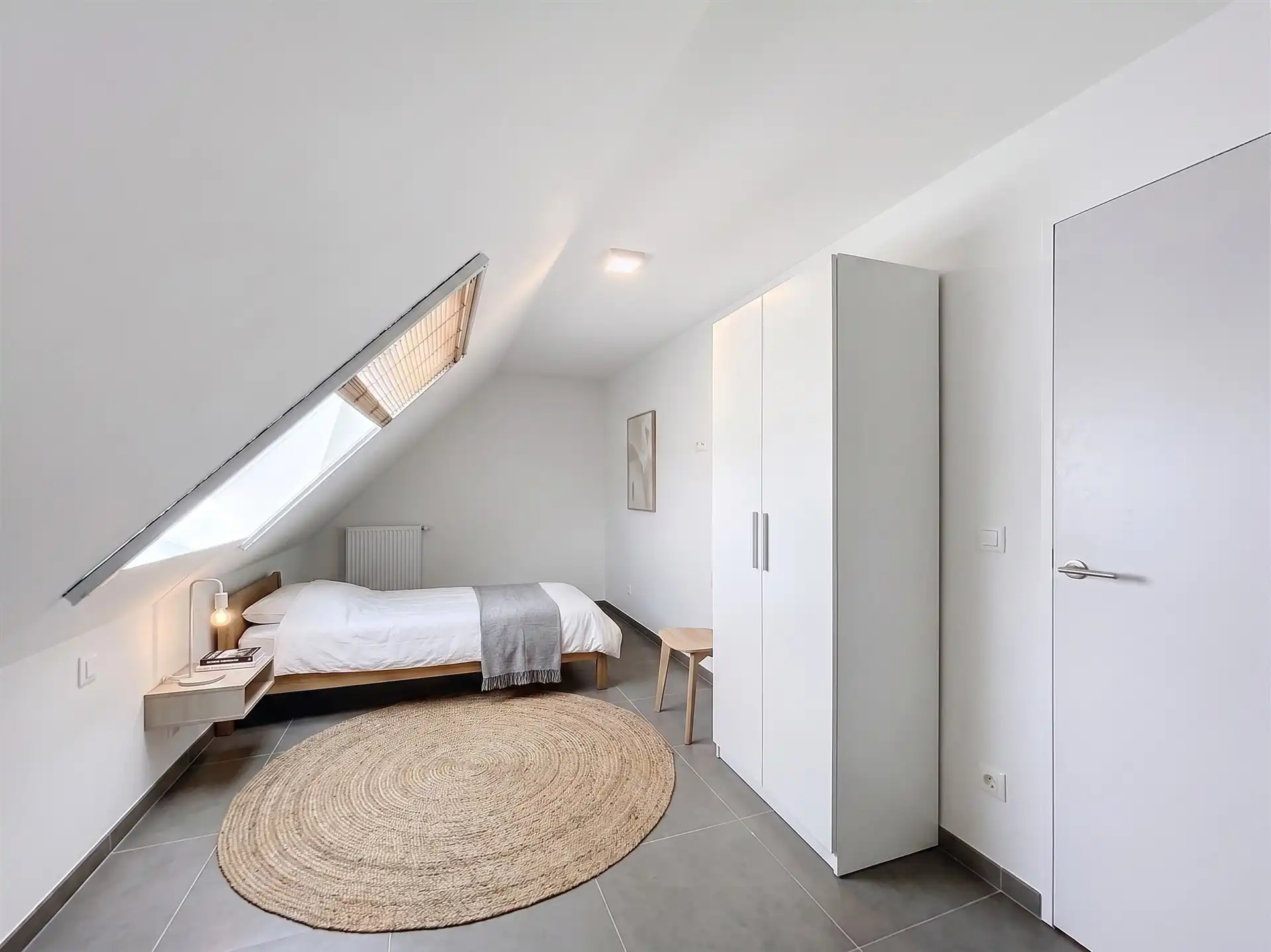 Moderne BEN gezinswoning met 4 slaapkamers, garage en poolhouse op perceel van 347m² foto 20
