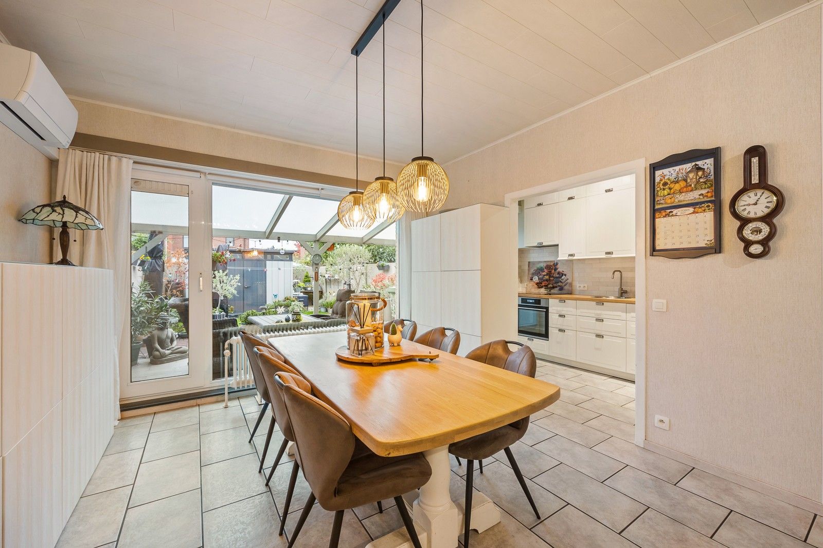 Complete en comfortabele woning met tuin, terras, garage en oprit. foto 3