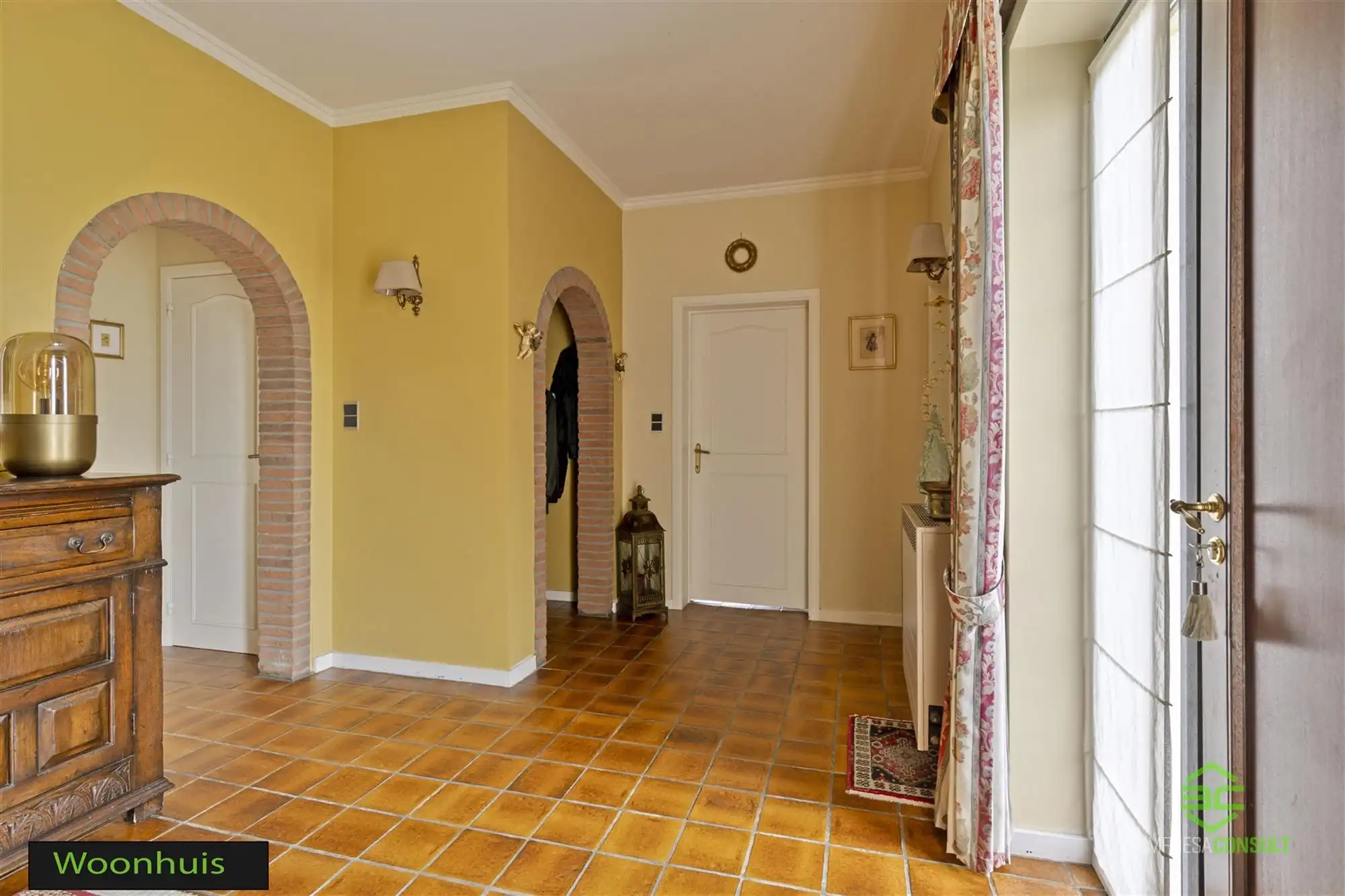 Ruime woning met 8 slpk + 1 magazijn op 21a 24ca! foto 4