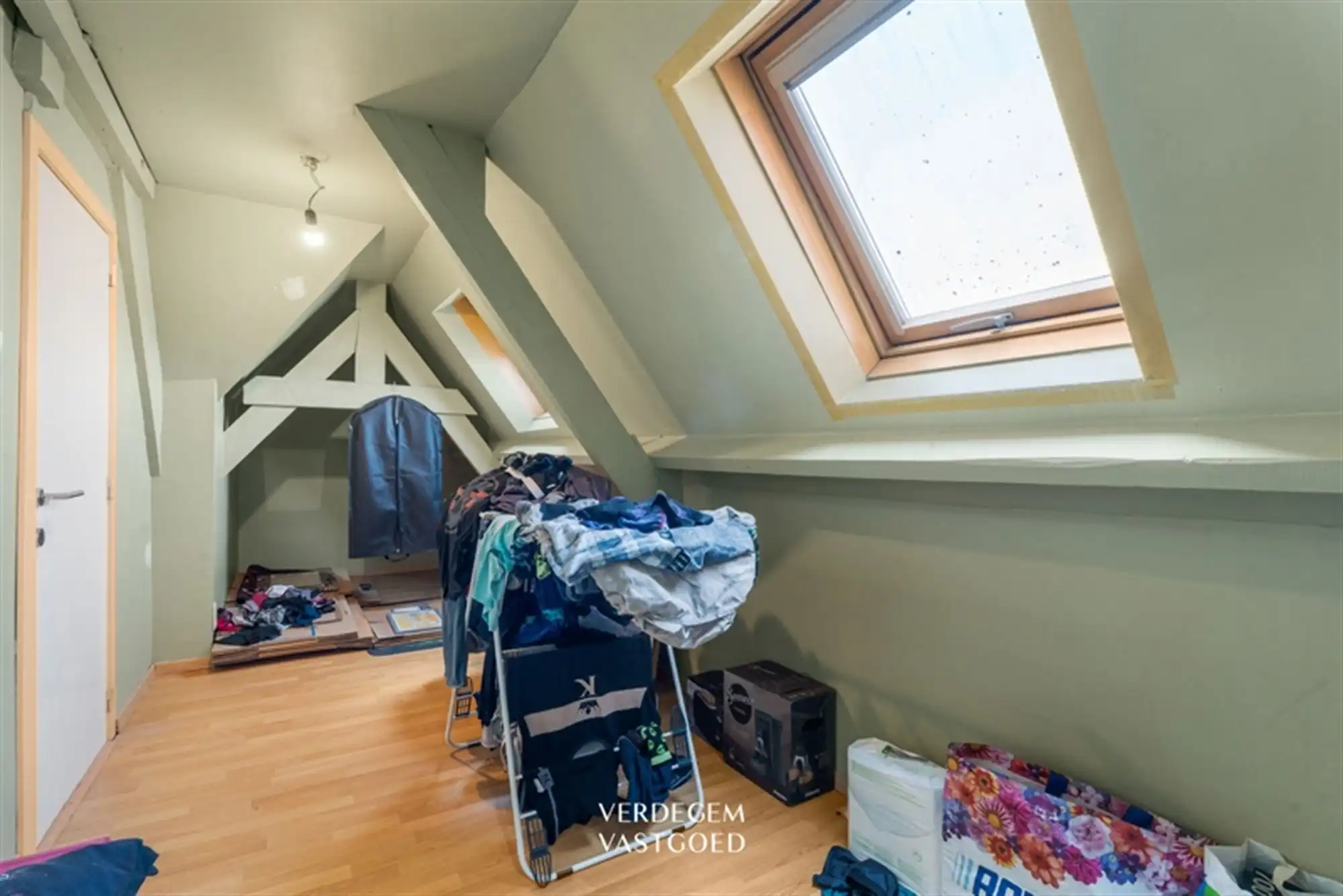 Opbrengsteigendom met 2 appartementen en 4 garages in het centrum van Sleidinge  foto 10