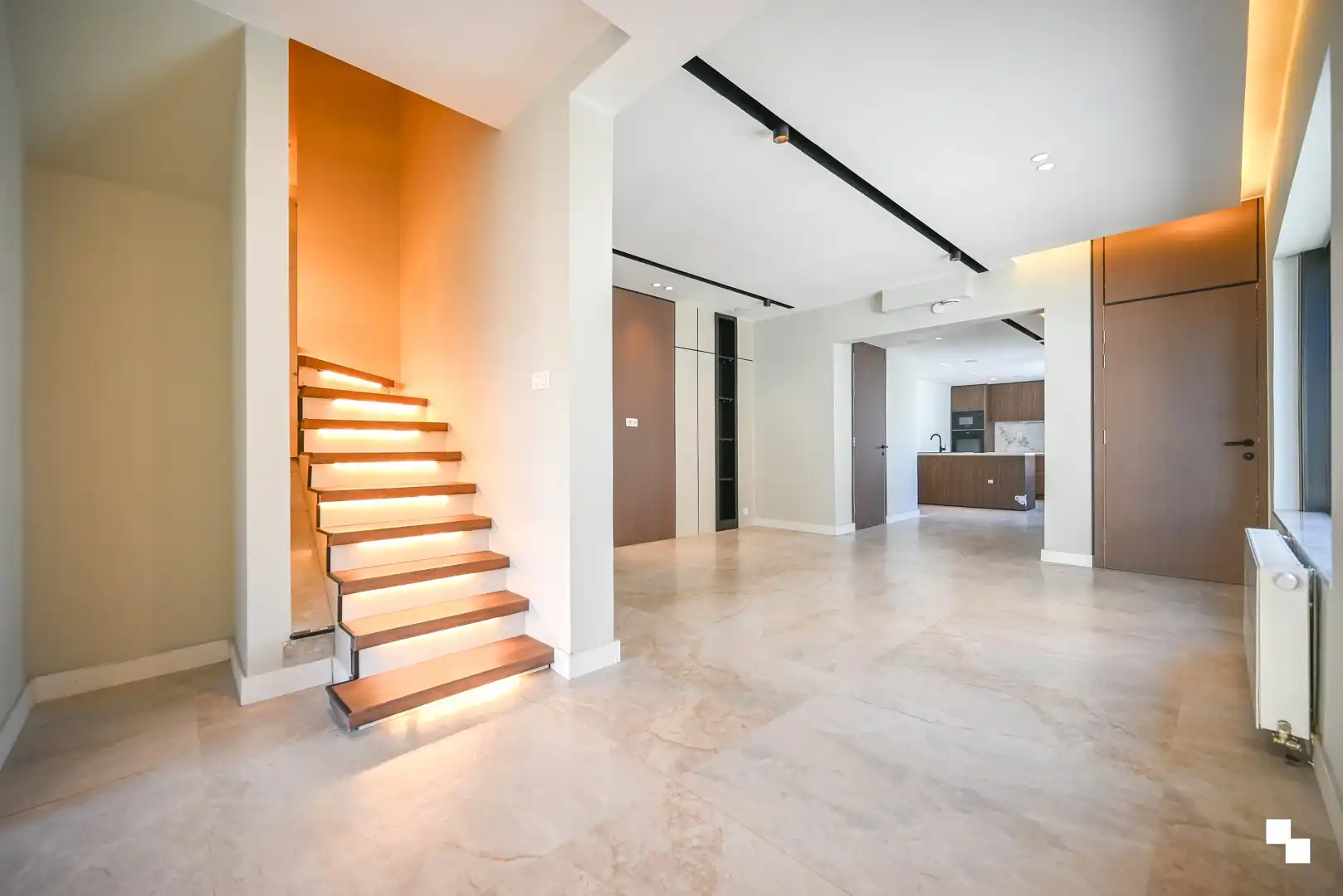 Gerenoveerde halfopen bebouwing in Waregem foto 4