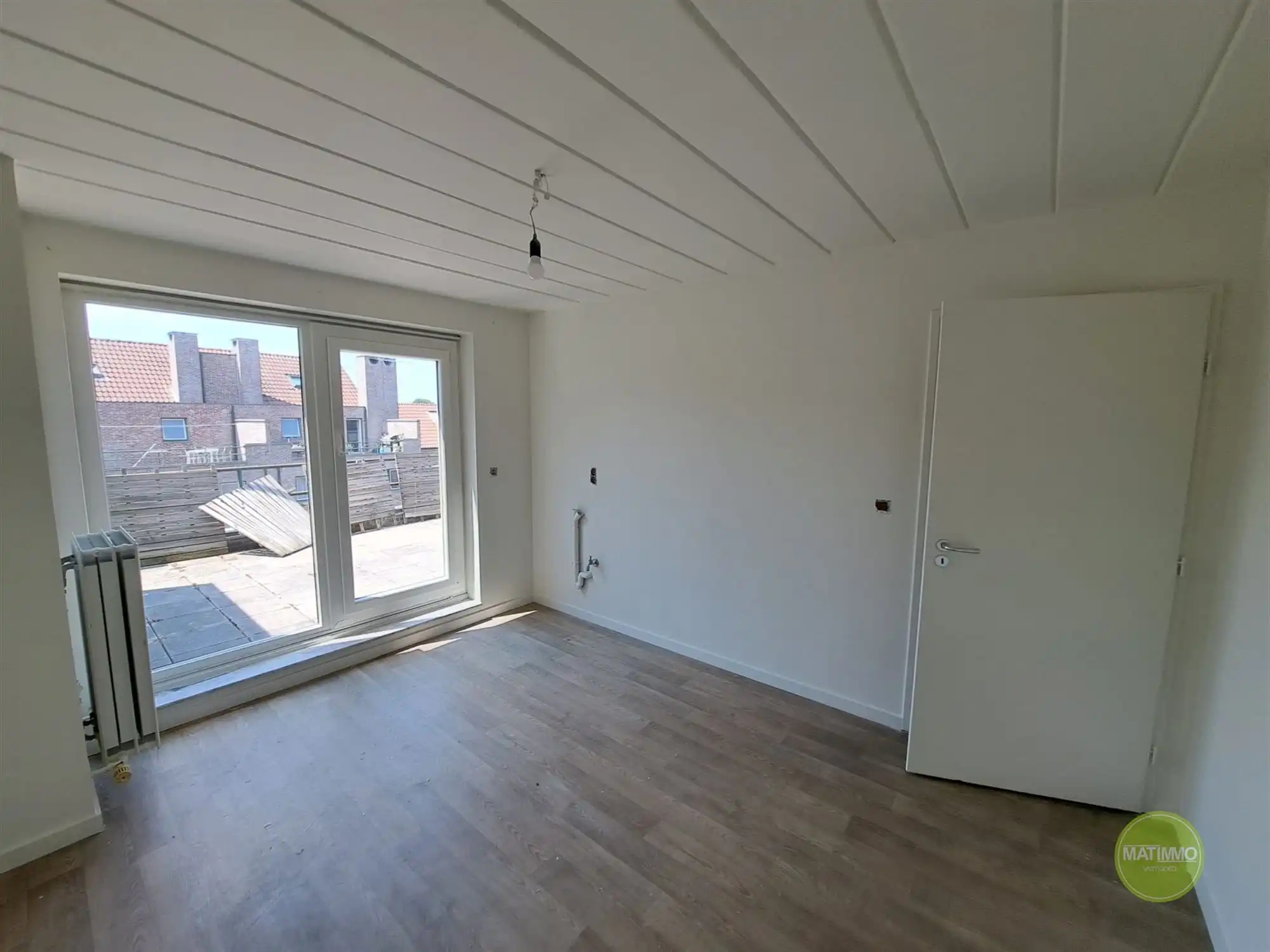 Duplex appartement met 2 slaapkamers en ruim terras te Mol. foto 6