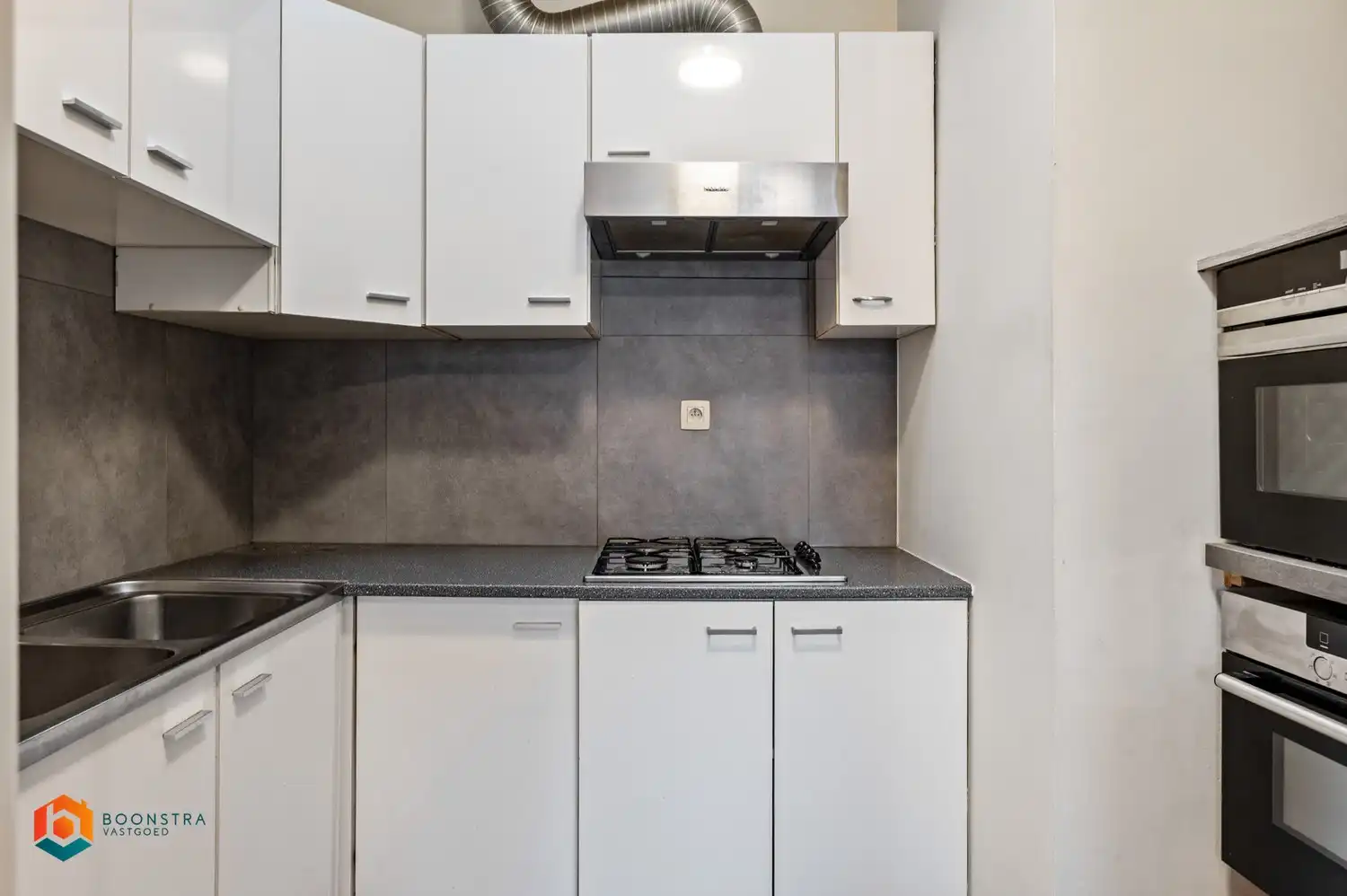 Gerenoveerde rijwoning met 1 slpkr en garage in centrum Putte foto 5