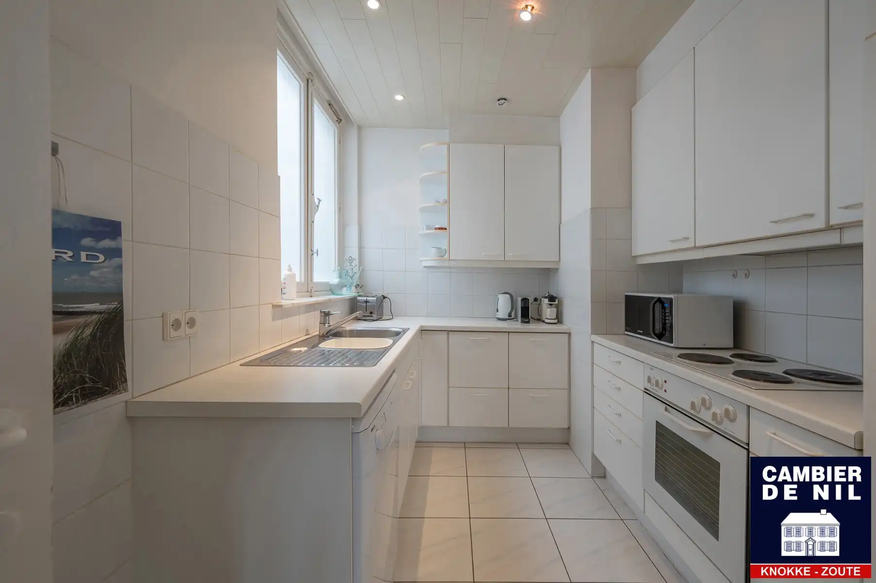 Mooi ongemeubeld appartement met frontaal zeezicht  foto 6