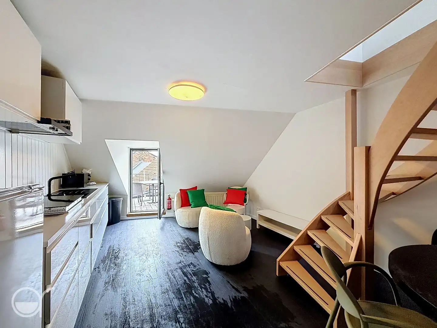 Duplex appartement op toplocatie te huur, ideaal voor co-housing.  foto 2