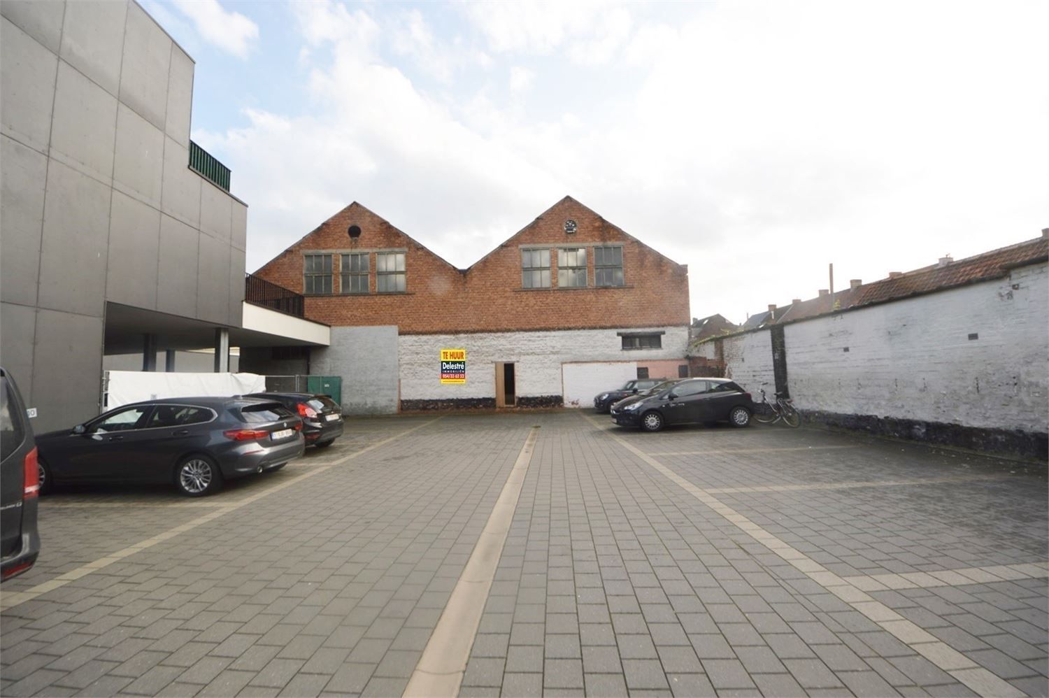 MULTIFUNCTIONEEL NIEUWBOUW COMMERCIEEL GEBOUW MET RUIME PARKING foto 17