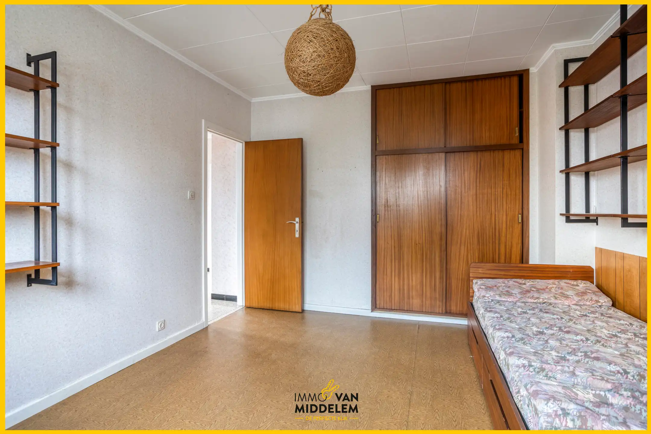 DEELS TE RENOVEREN WONING MET 4 SLPK, TERRAS, TUIN EN GARAGE foto 15