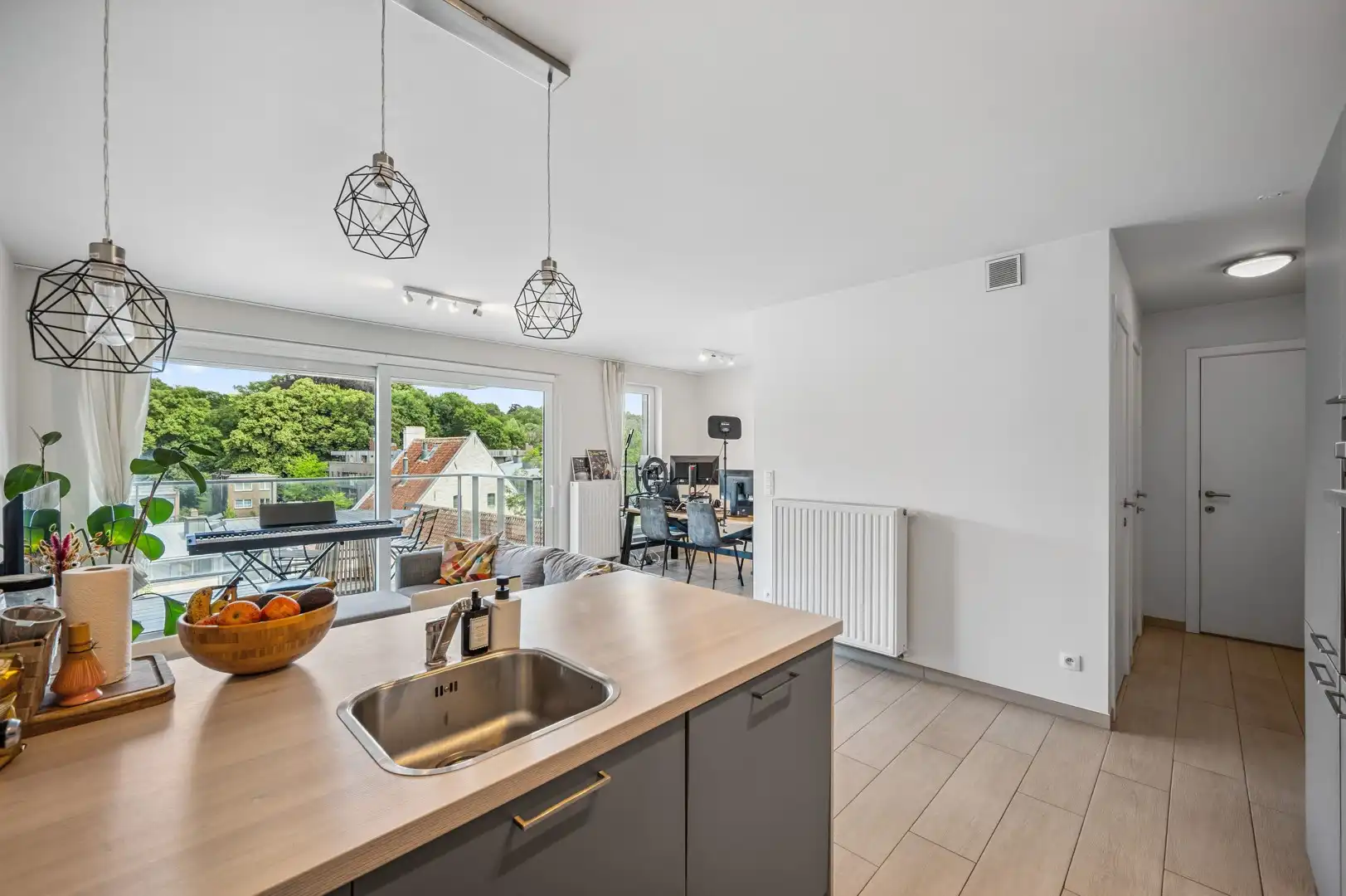 Modern 1-slaapkamerappartement met terras foto 10