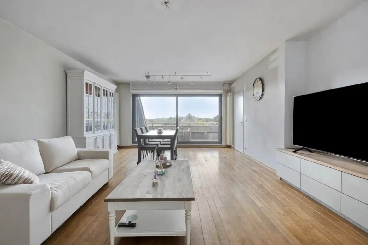 RUIM DUPLEXAPPARTEMENT VAN 144 M² MET 3 SLPK'S IN HASSELT foto 2