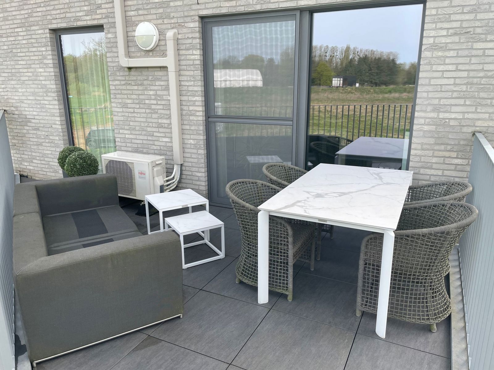 Instapklaar ruim app mét autostaanplaats en terras foto 10