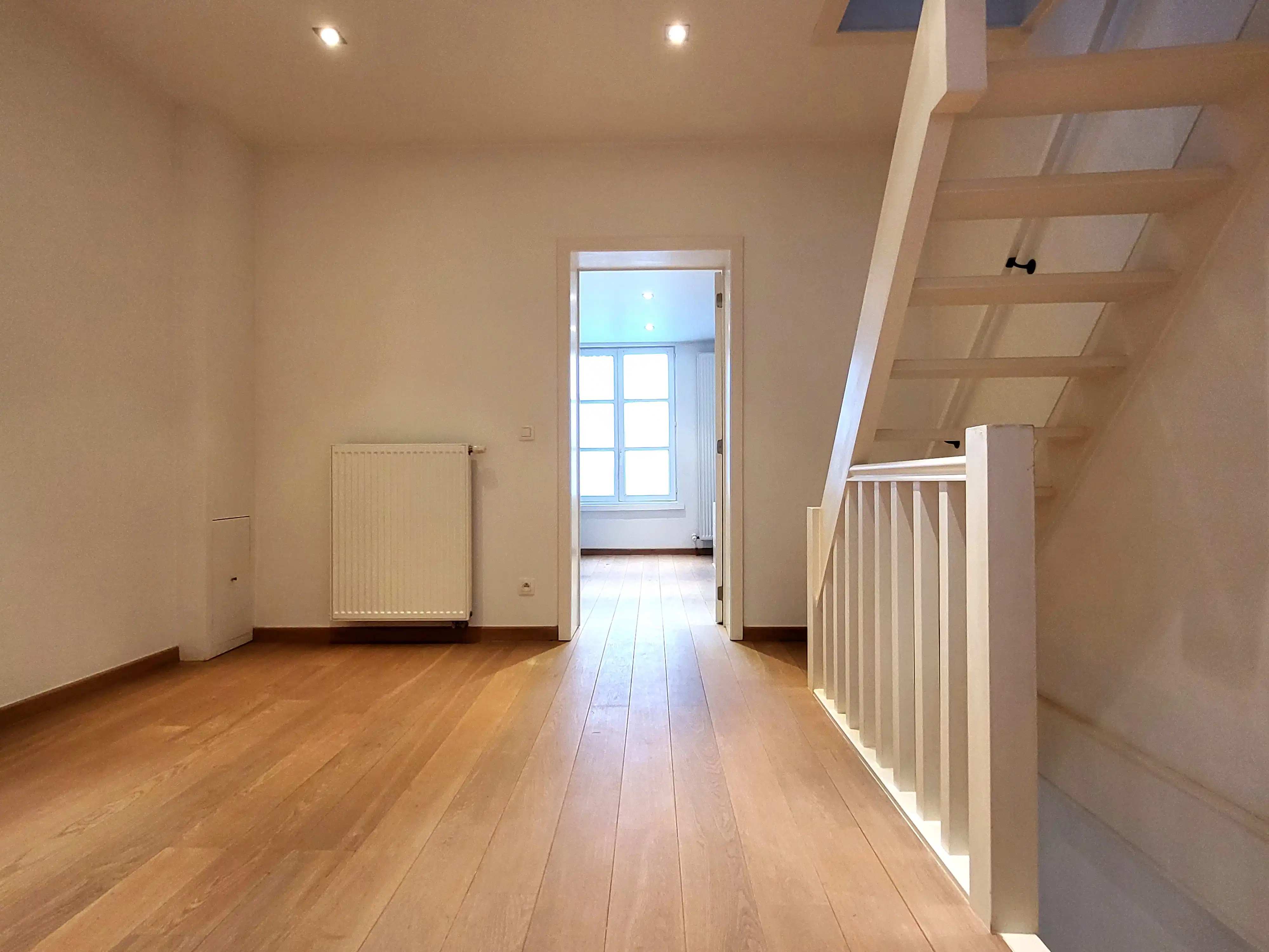 Deze instapklare woning biedt modern wooncomfort op een centrale ligging in het centrum, met winkels, scholen en openbaar vervoer op wandelafstand. foto 11