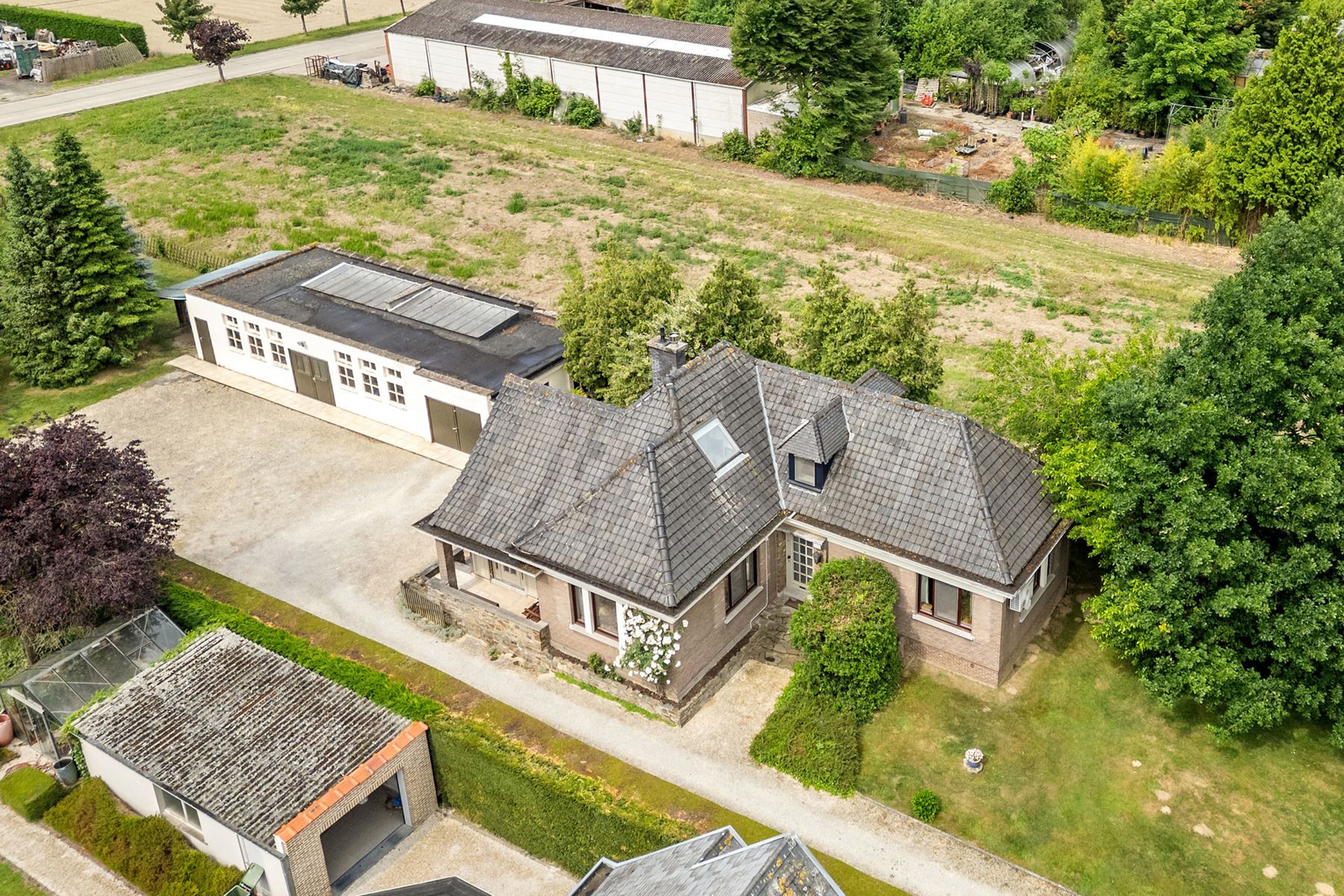 Ruime woning met prachtige tuin in het mooie Schellebelle! foto 22