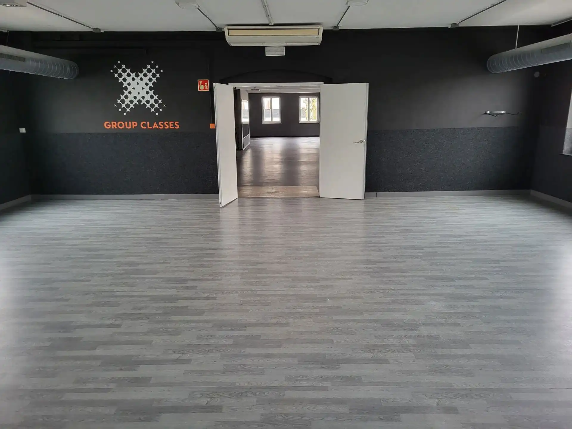 TE HUUR: Pand van 1386m² op de Pauwengraaf, Maasmechelen foto 10