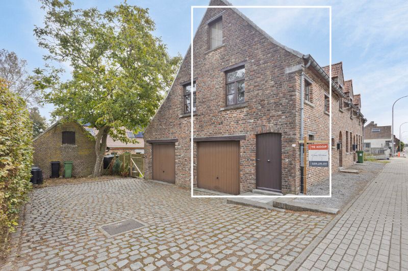 Hoofdfoto van de publicatie: Charmante woning met garage, 2 slpk, te koop in de Meersestraat, Kluisbergen