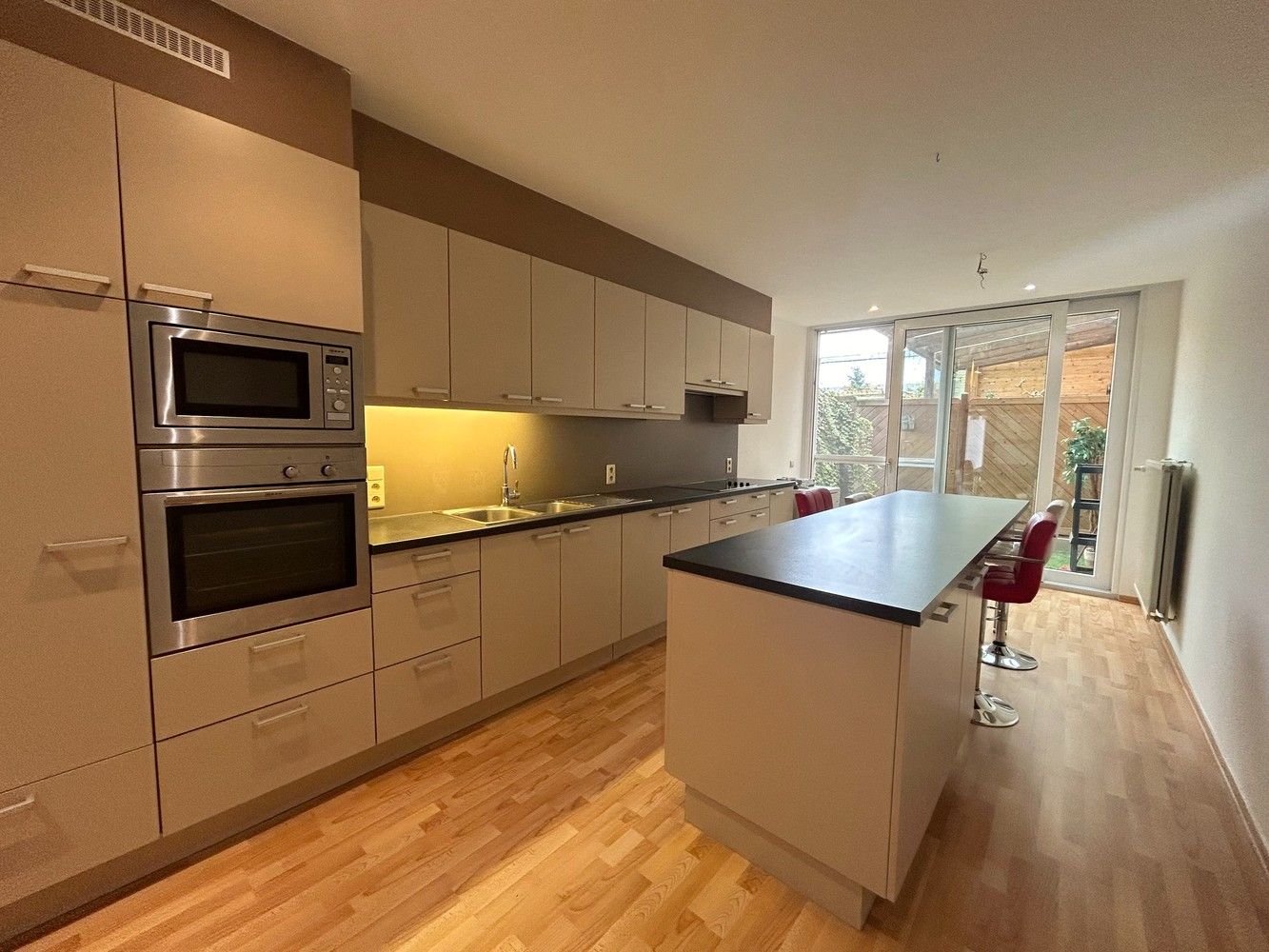 Modern gerenoveerd gelijkvloers appartement in centrum Bertem foto 11