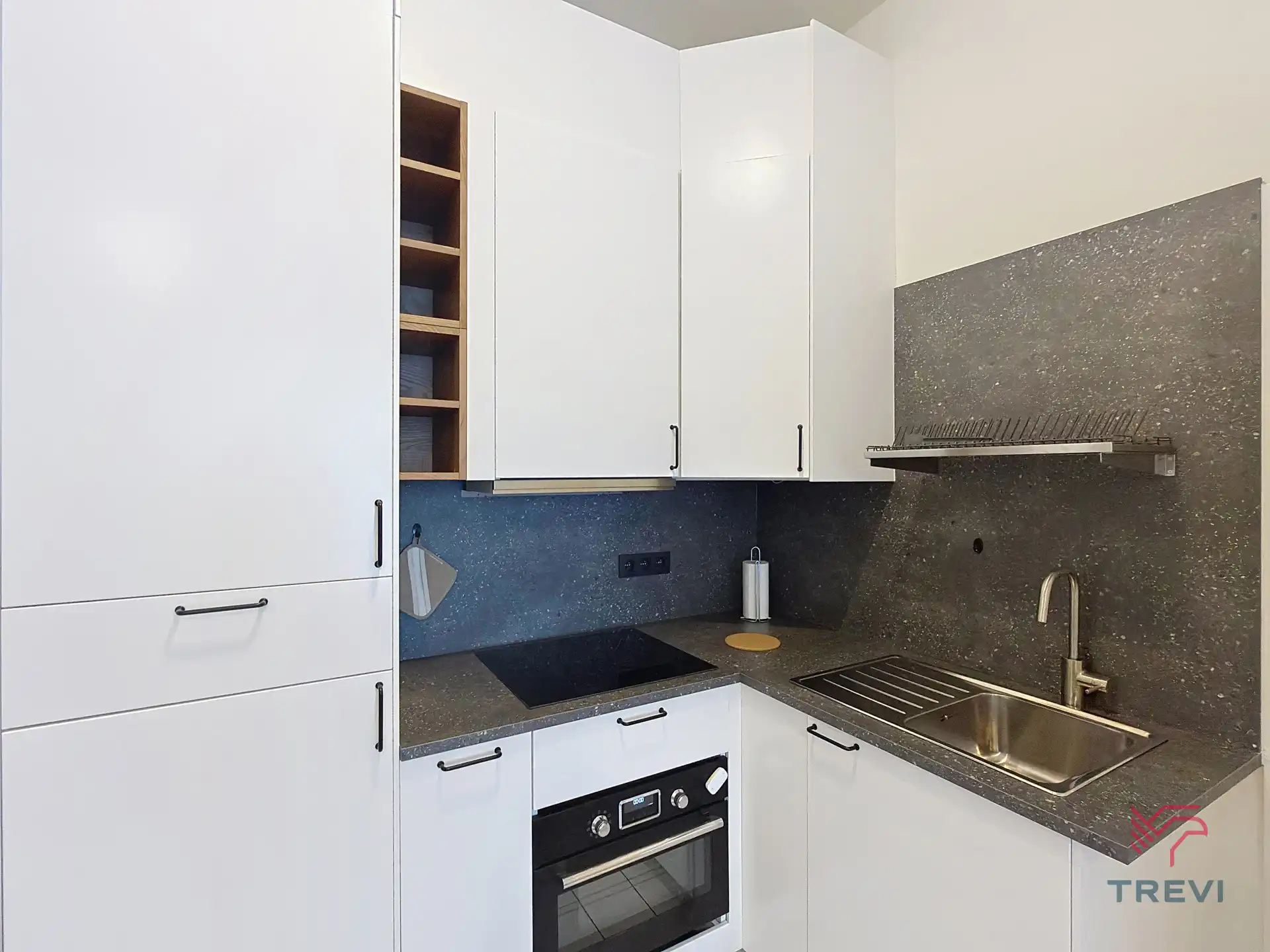 GEMEUBILEERDE STUDIO MET SLAAPHOEK NABIJ TOUR & TAXIS ! foto 7