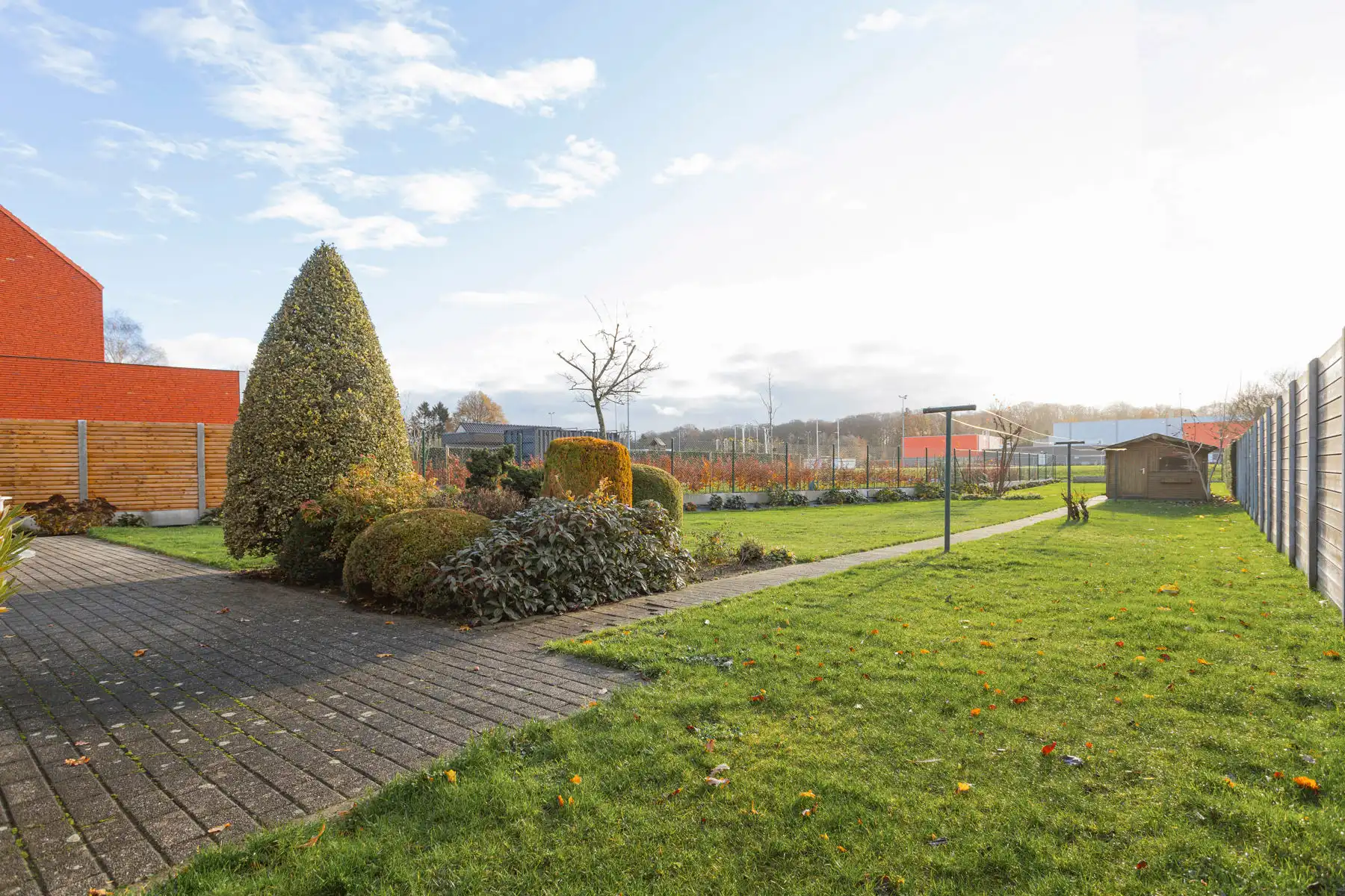 Gelijkvloerse gezinswoning met 4 slaapkamers en grote tuin foto 22