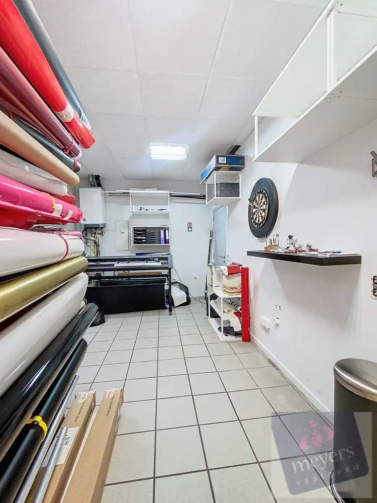 Kantoor- en praktijkruimte met maximale visibiliteit op toplocatie in Alken foto 14