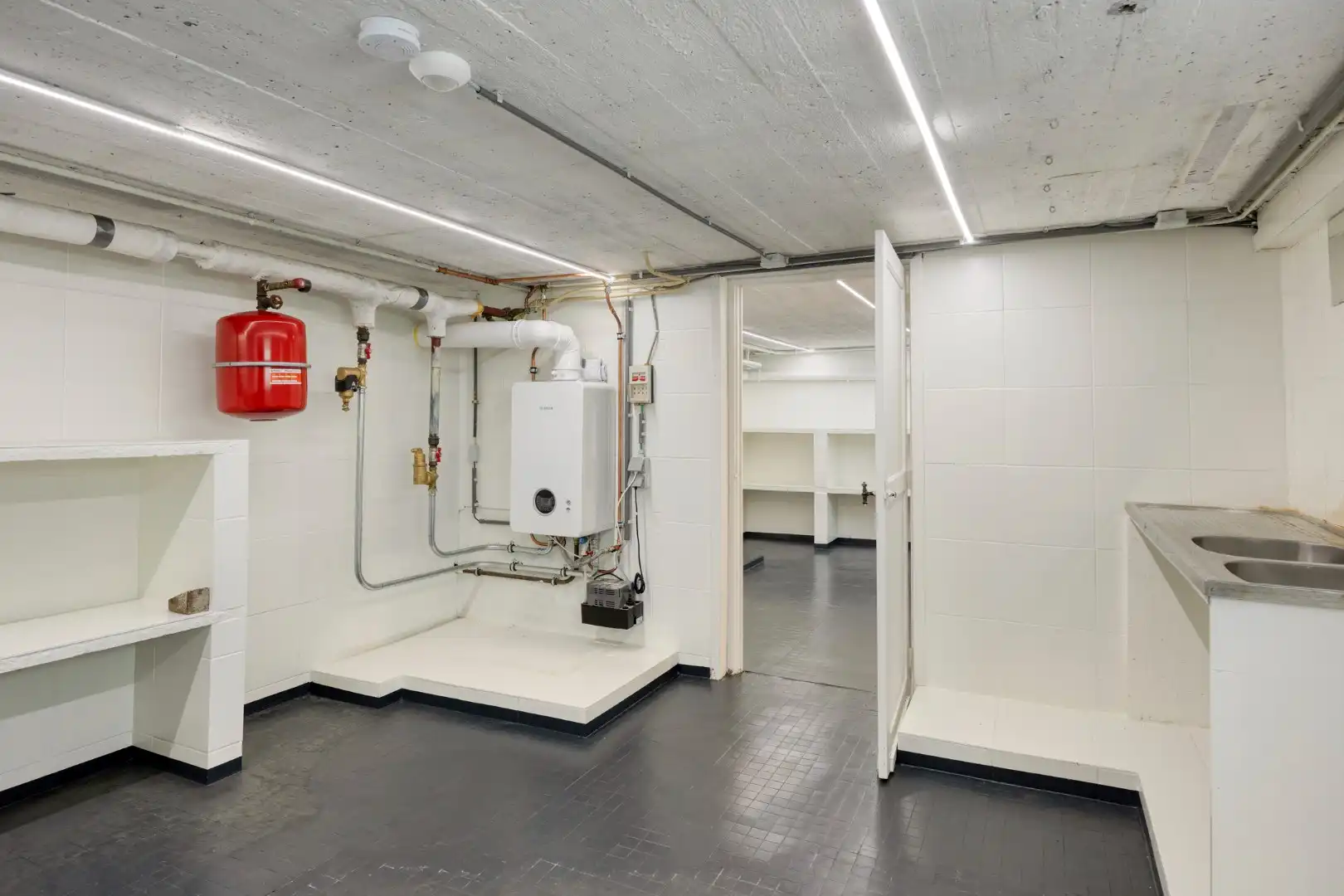 Gerenoveerde woning met 3 slpks, ruime tuin en inpandige garage in Tessenderlo-Ham ! foto 17