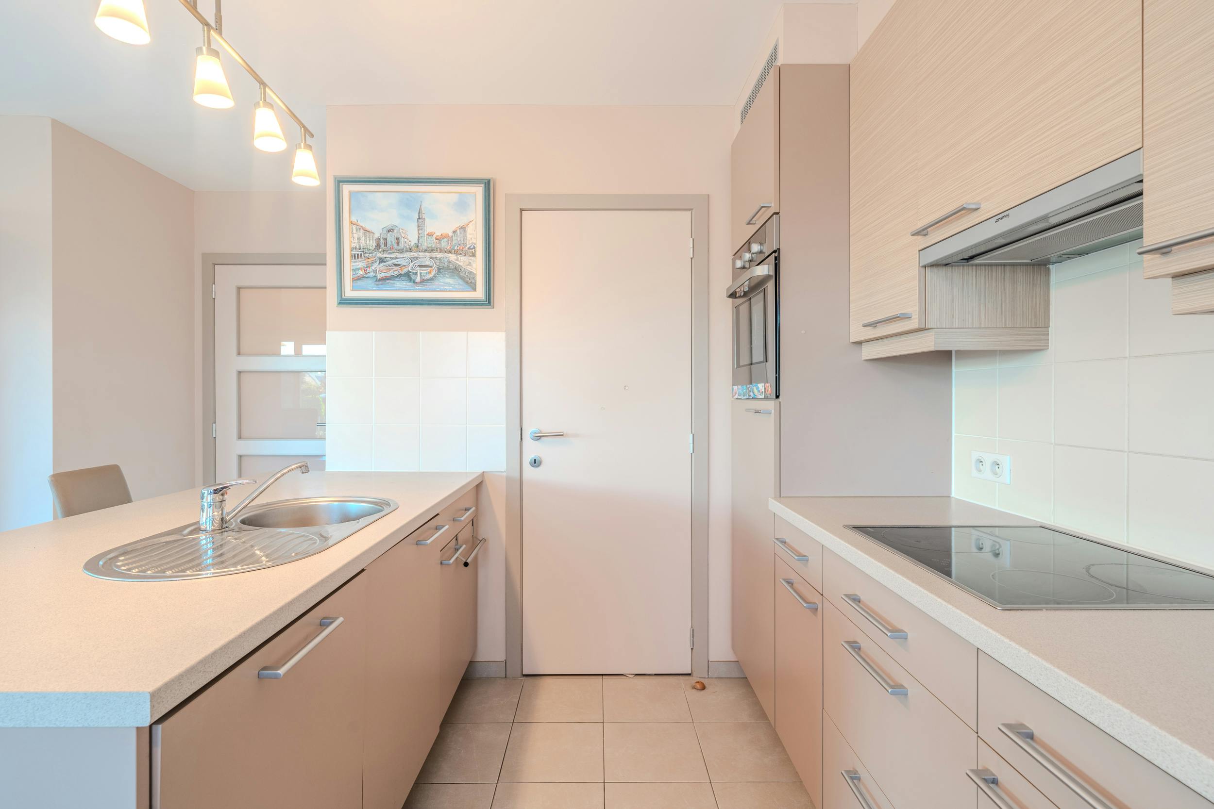 Ruim twee slaapkamer appartement met zongerichte tuin! foto 7