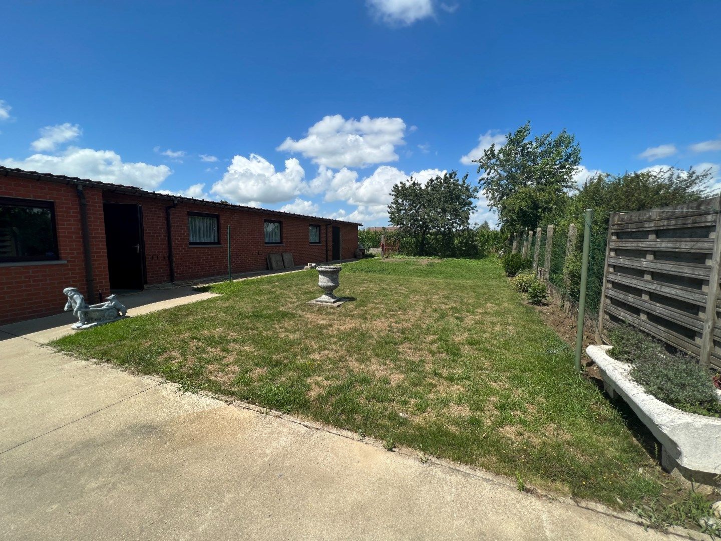 RUIME WONING MET 4 SLAAPKAMERS, TUIN EN DUBBELE GARAGE IN SINT-JULIAAN foto 3