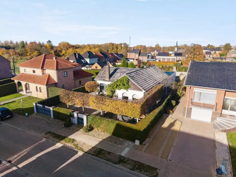 RUIME EN RUSTIG GELEGEN BUNGALOW MET 4 SLKS EN ZWEMBAD OP EEN PRACHTIG PERCEEL VAN 764M² foto 36
