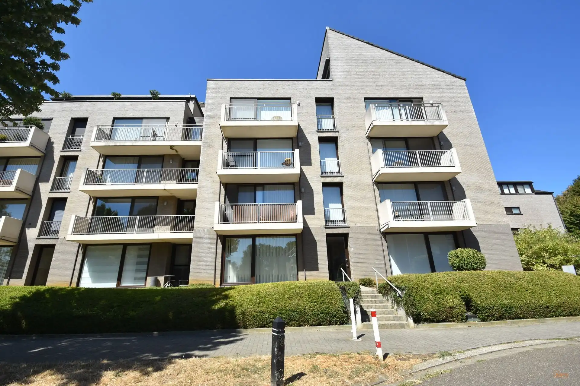 Appartement foto {{pictureIndex}}