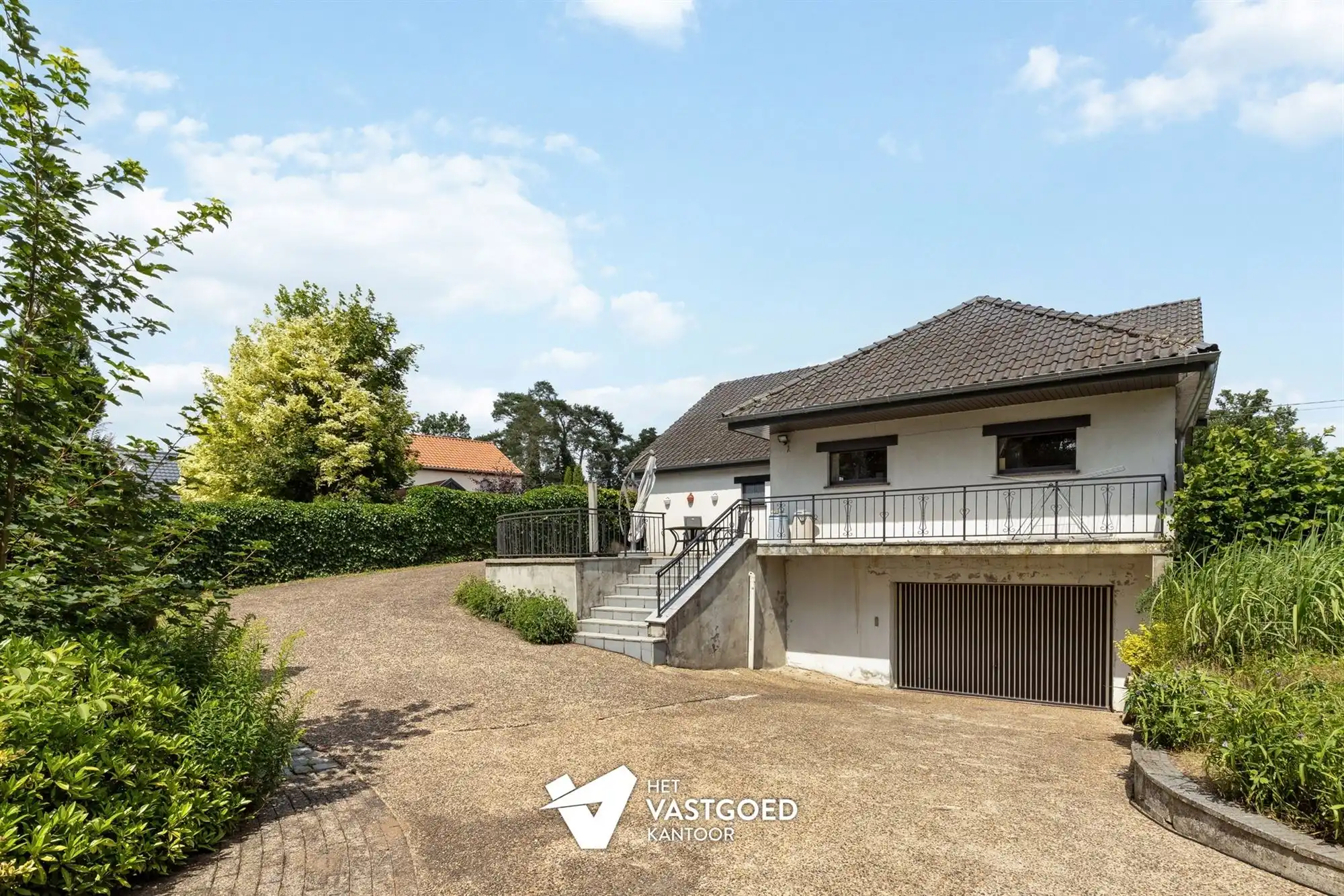 KARAKTERVOLLE WONING OP RUIM PERCEEL VAN 12A MET RUSTIGE TOCH CENTRALE LIGGING foto 2