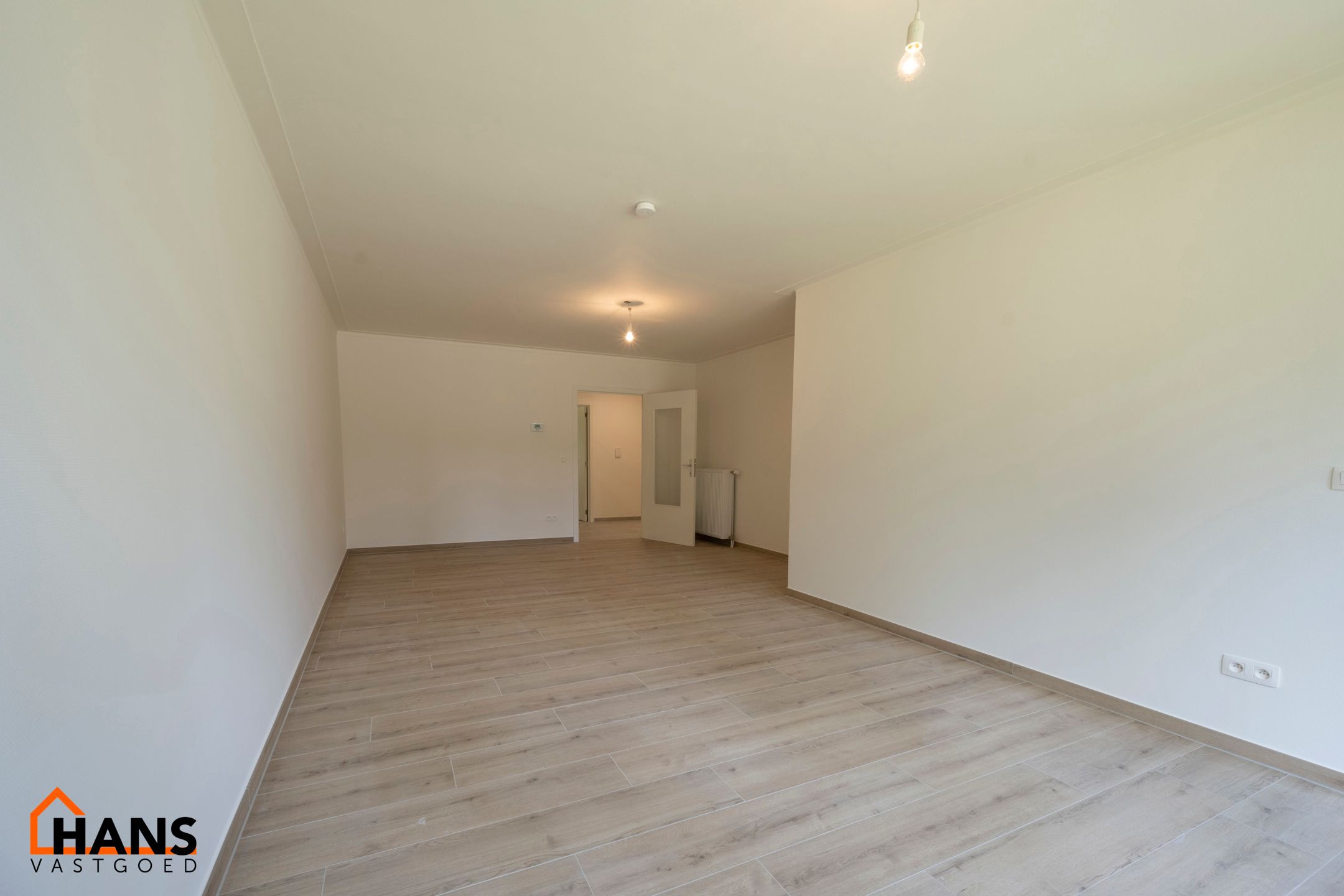 Gerenoveerd gelijkvloersappartement; mogelijk garage bij te huren. foto 3
