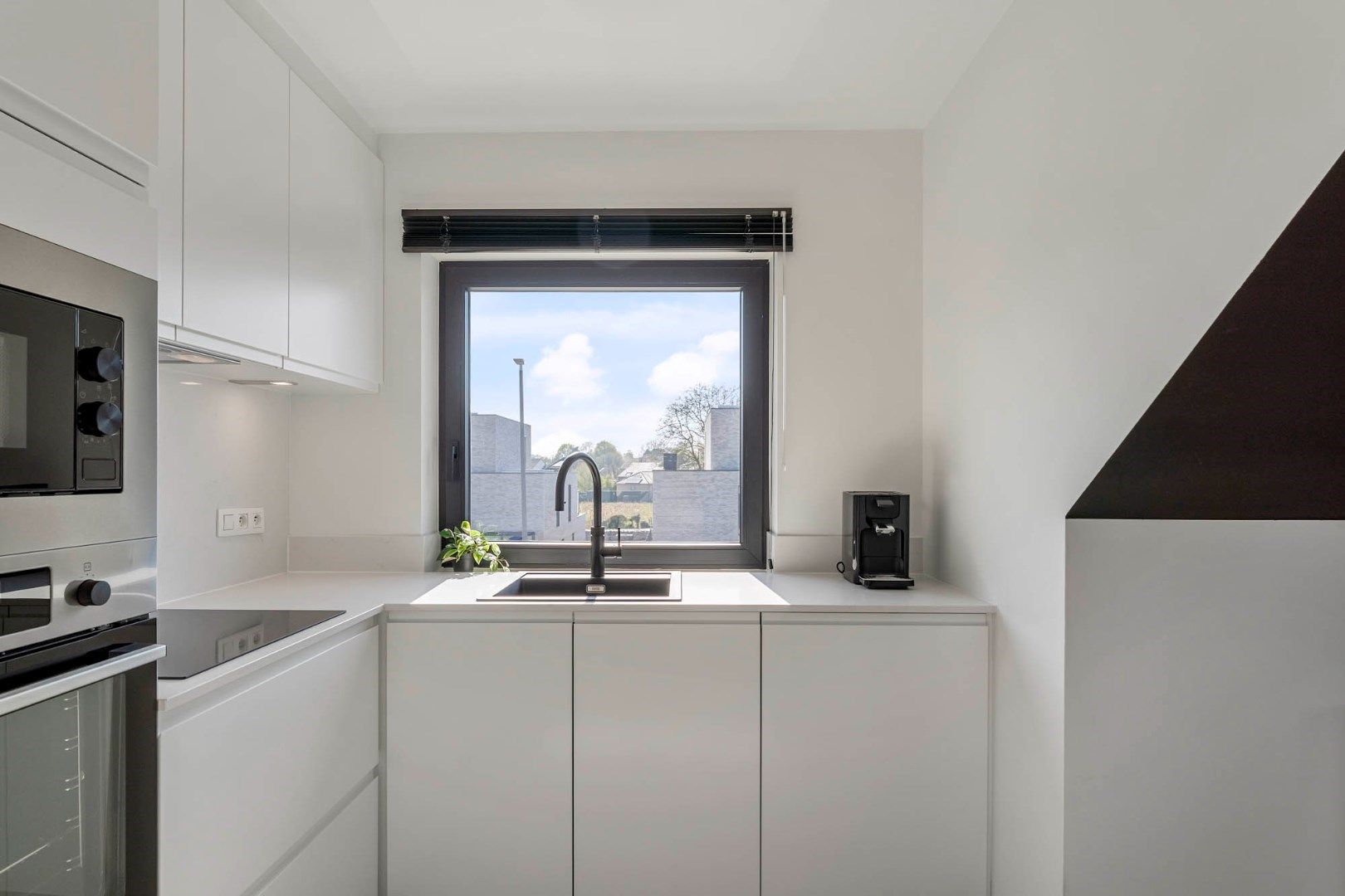 Knap afgewerkt 2-slaapkamer appartement met standplaats vlakbij het centrum foto 14