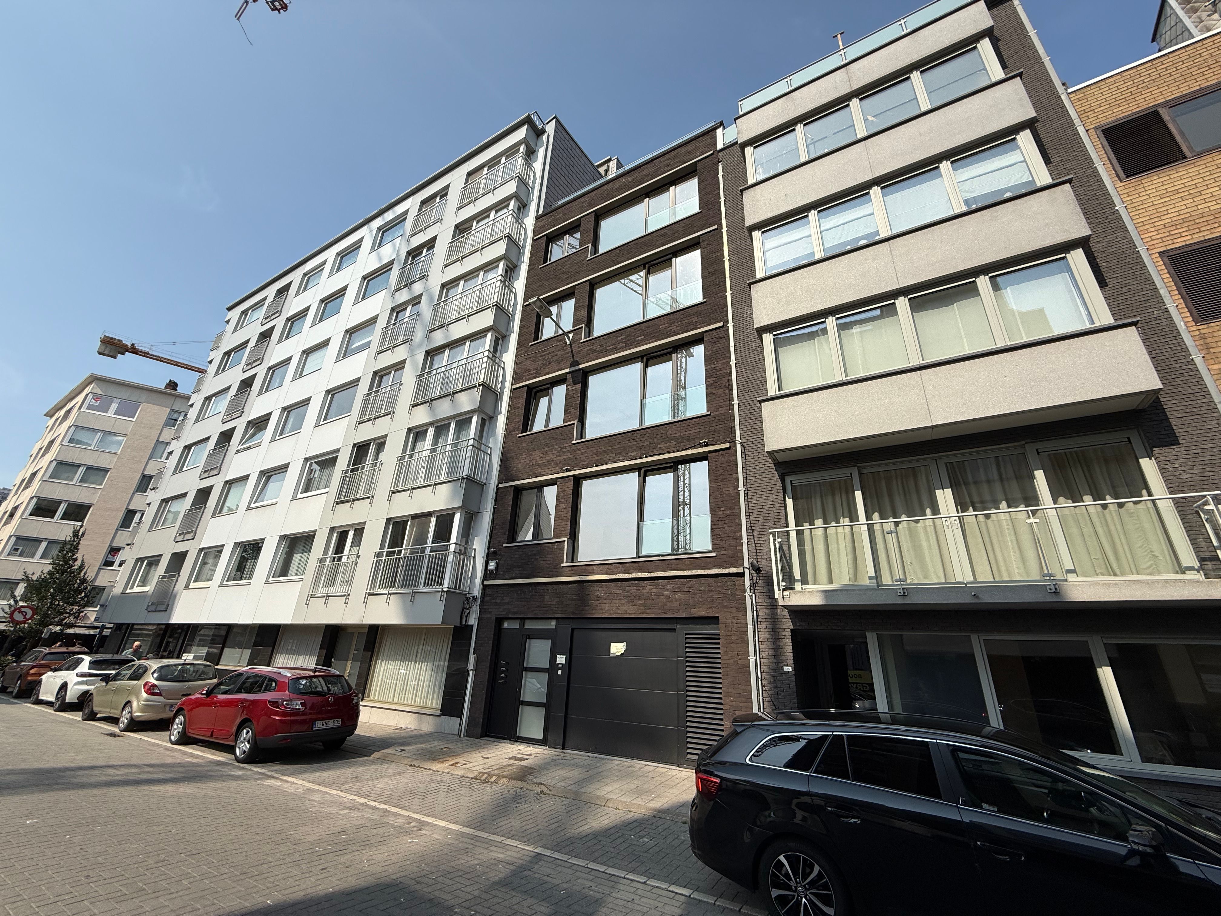 Subliem gerenoveerd appartement met terras foto 14