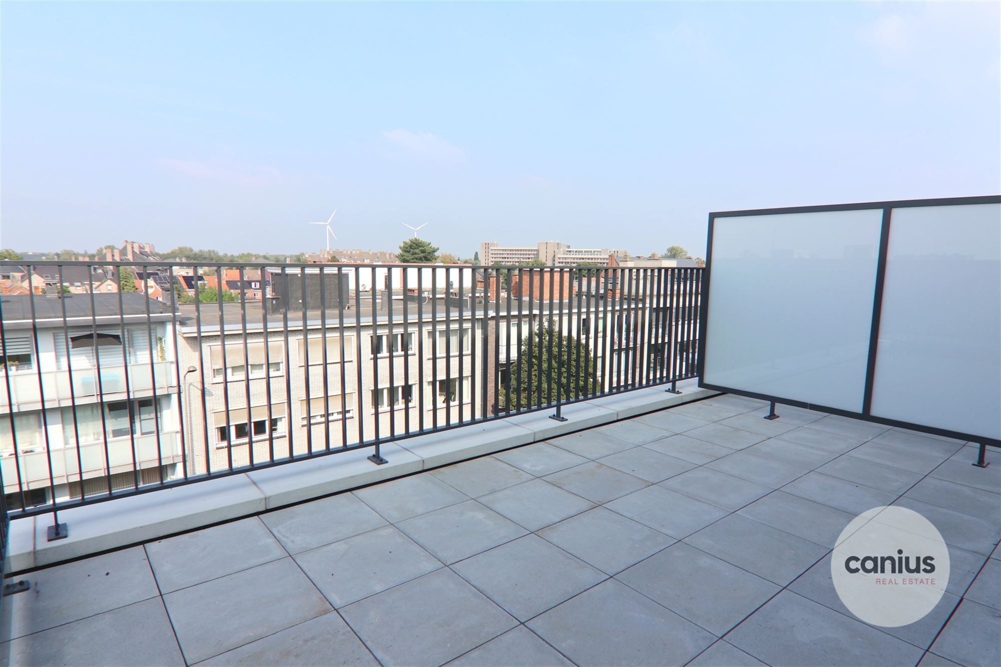 GESCHILDERDE PENTHOUSE IN HARTJE HASSELT MET 1 SLK + 2 TERRASSEN & PARKING foto 10