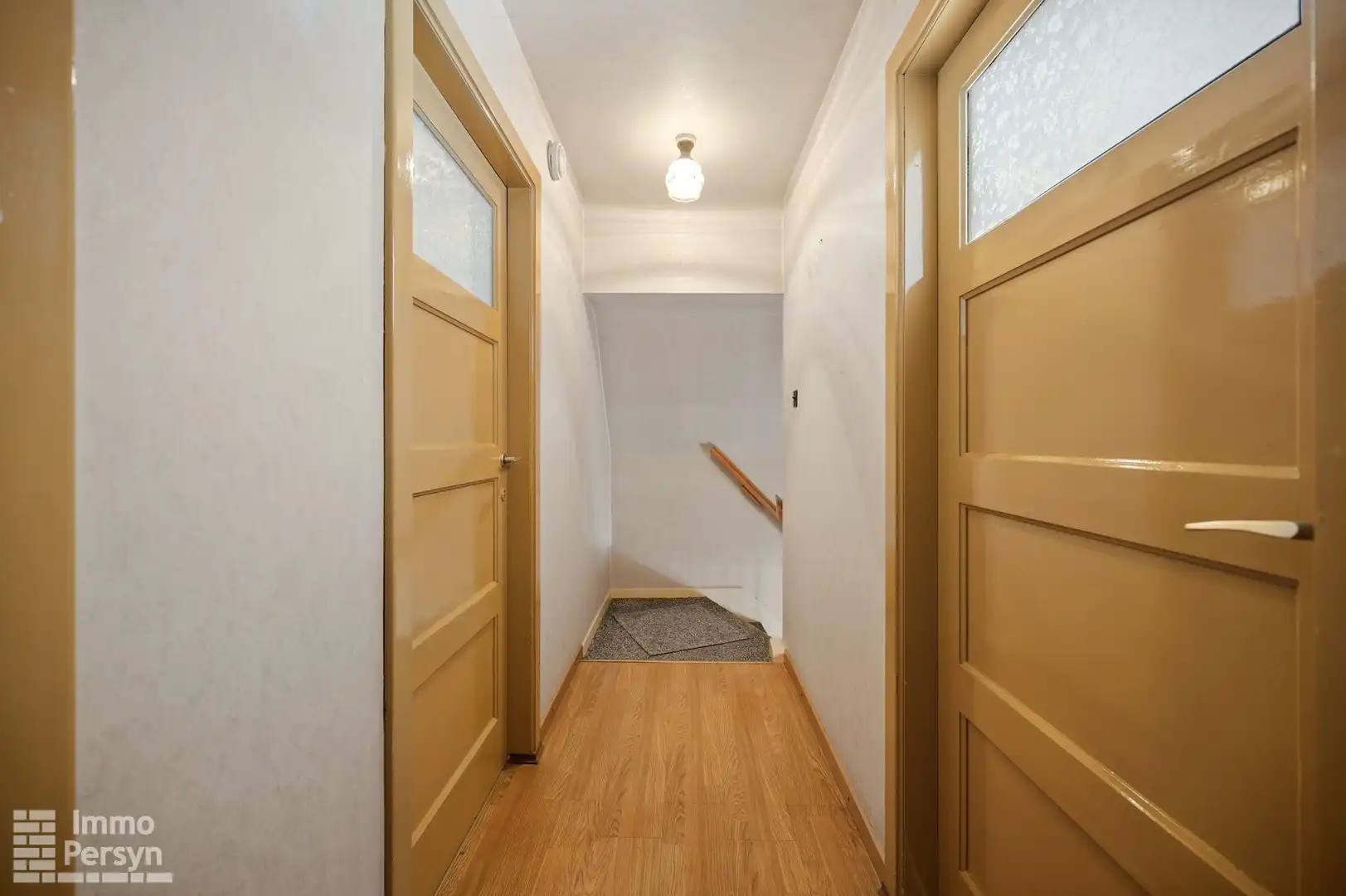Woning met loods op een commerciële ligging foto 13