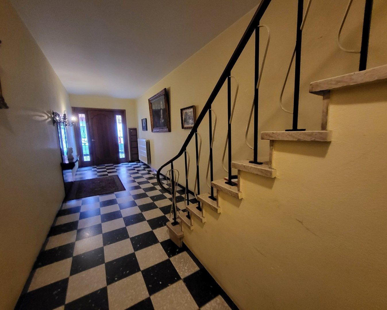 VERKOCHT : Opbrengsteigendom bestaande uit 5 appartementen. foto 3
