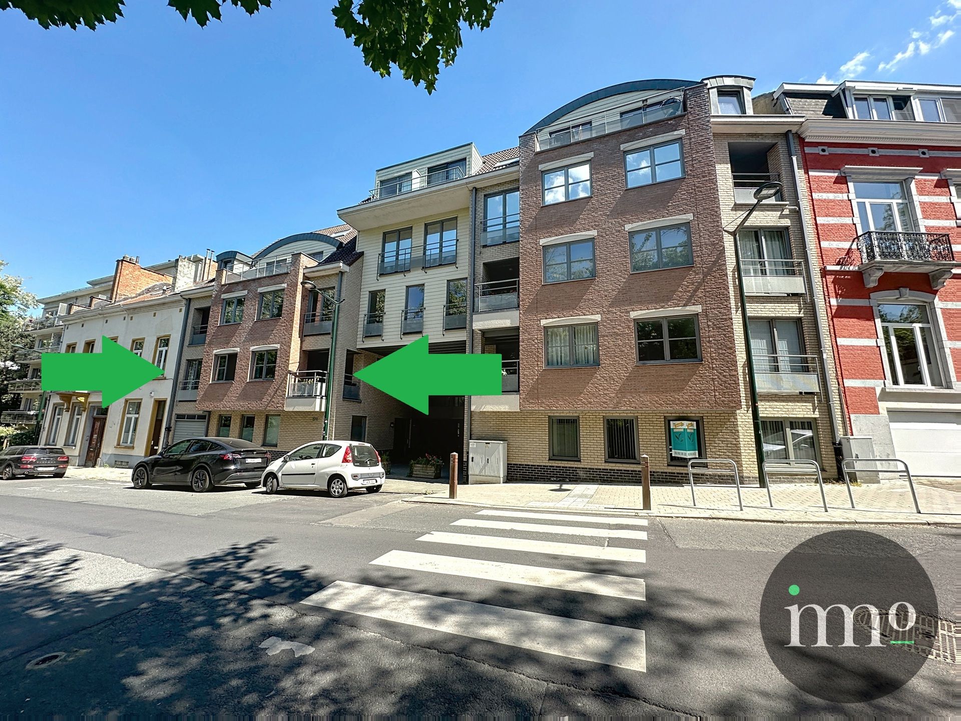 Ruim appartement met terras en 4 slaapkamers in Ukkel! foto {{pictureIndex}}