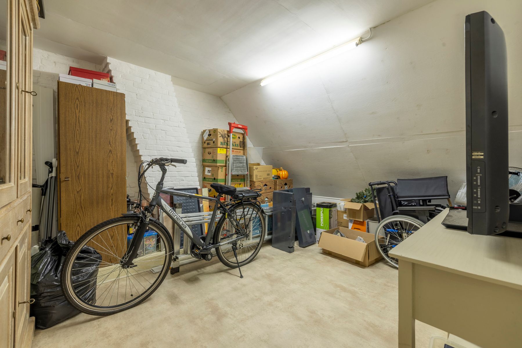 Ruime woning met 5 slpk, garage en zongerichte tuin te koop! foto 18