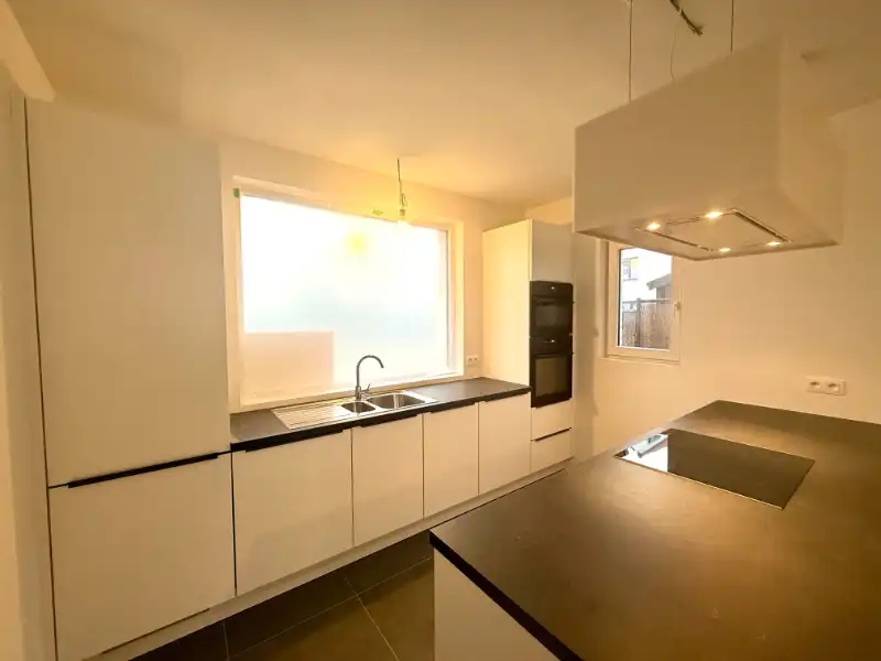 Ruime nieuwbouwwoning met 3 slaapkamers, tuin en carport foto 6