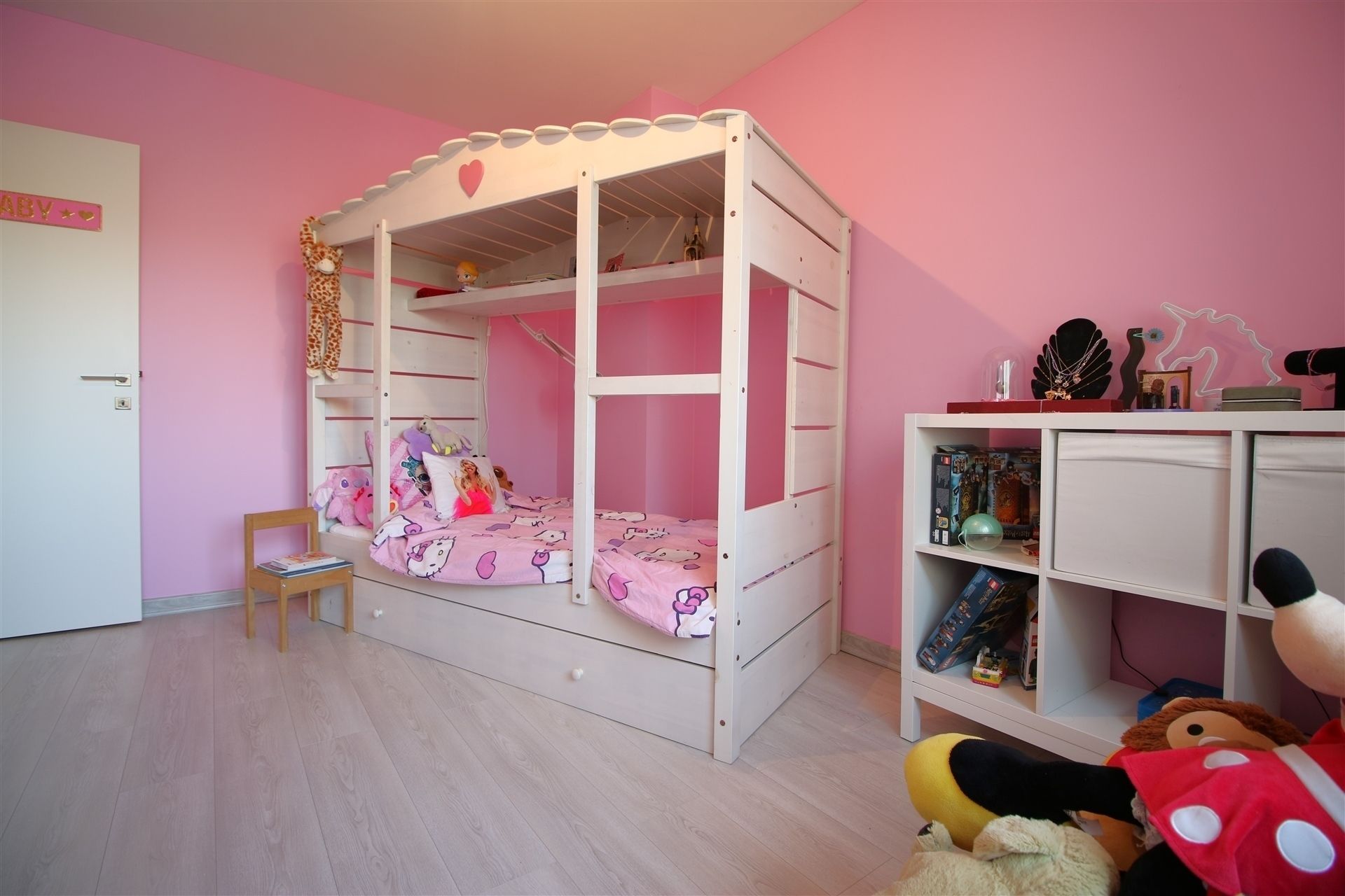 Gerenoveerde woning met 4 slaapkamers foto 17