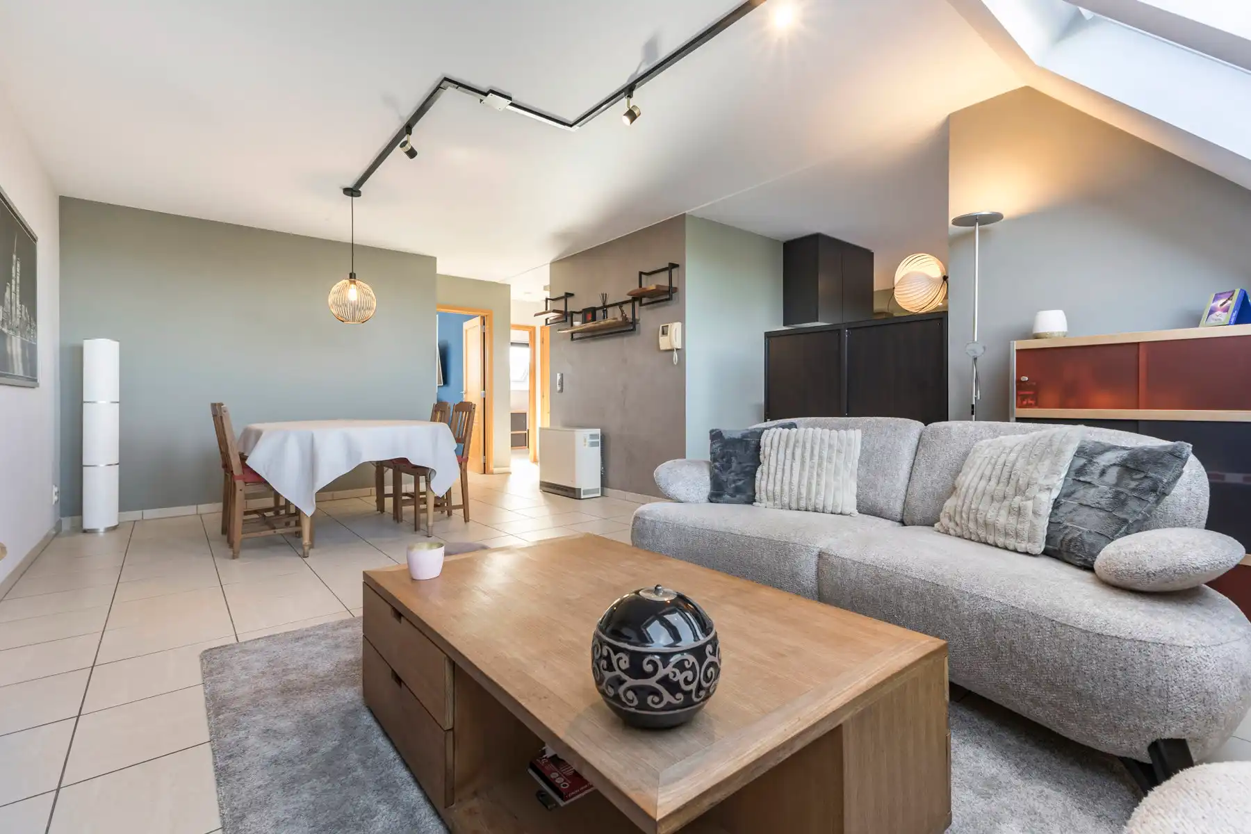 Appartement met 2 slaapkamers, 2 autostaanplaatsen en balkon foto 4