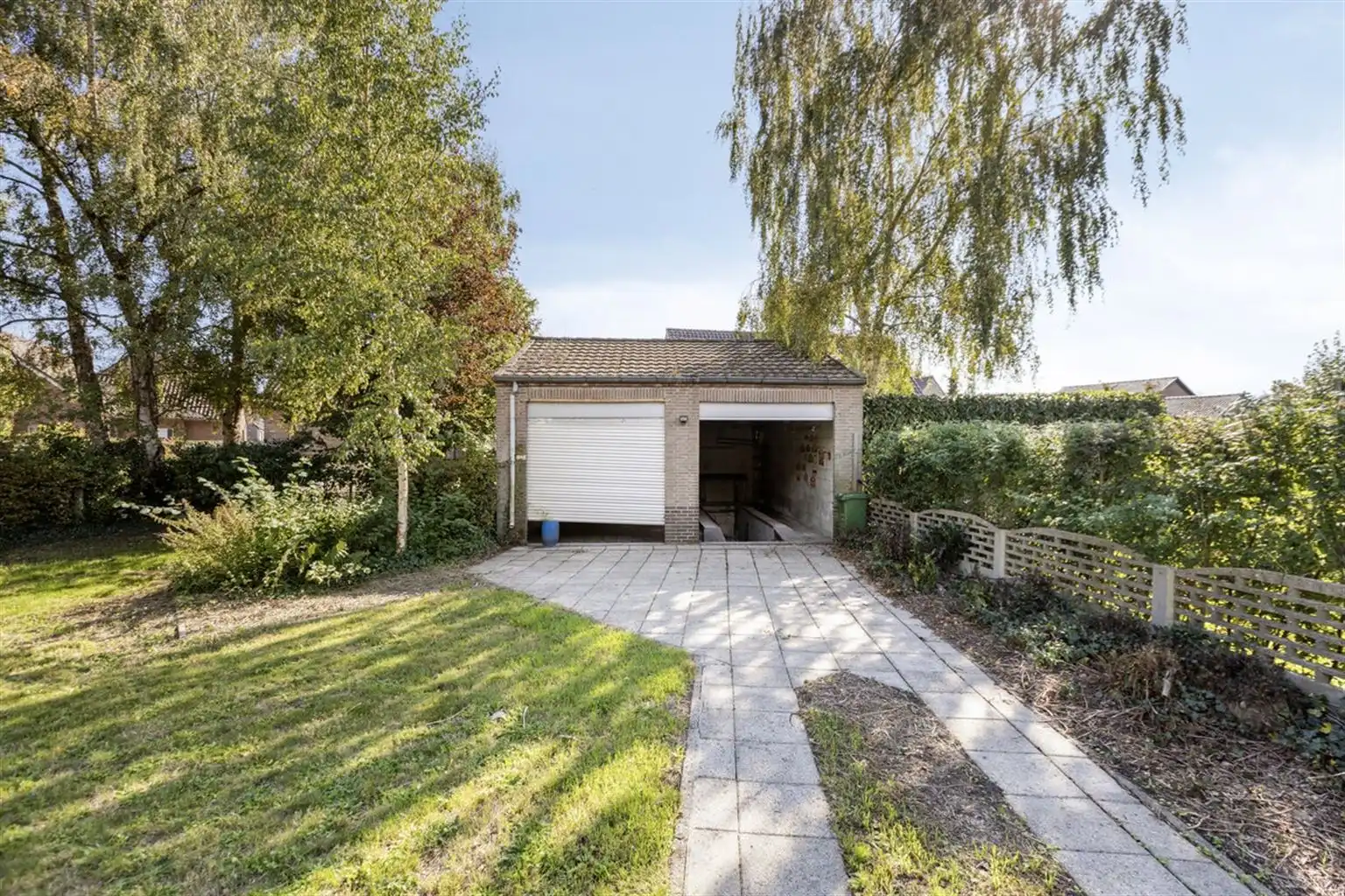 Vrijstaande woning met 3 slaapkamers, ruime tuin en garages op een riant perceel van 9a18ca, rustig gelegen nabij het centrum van Maaseik.  foto 25