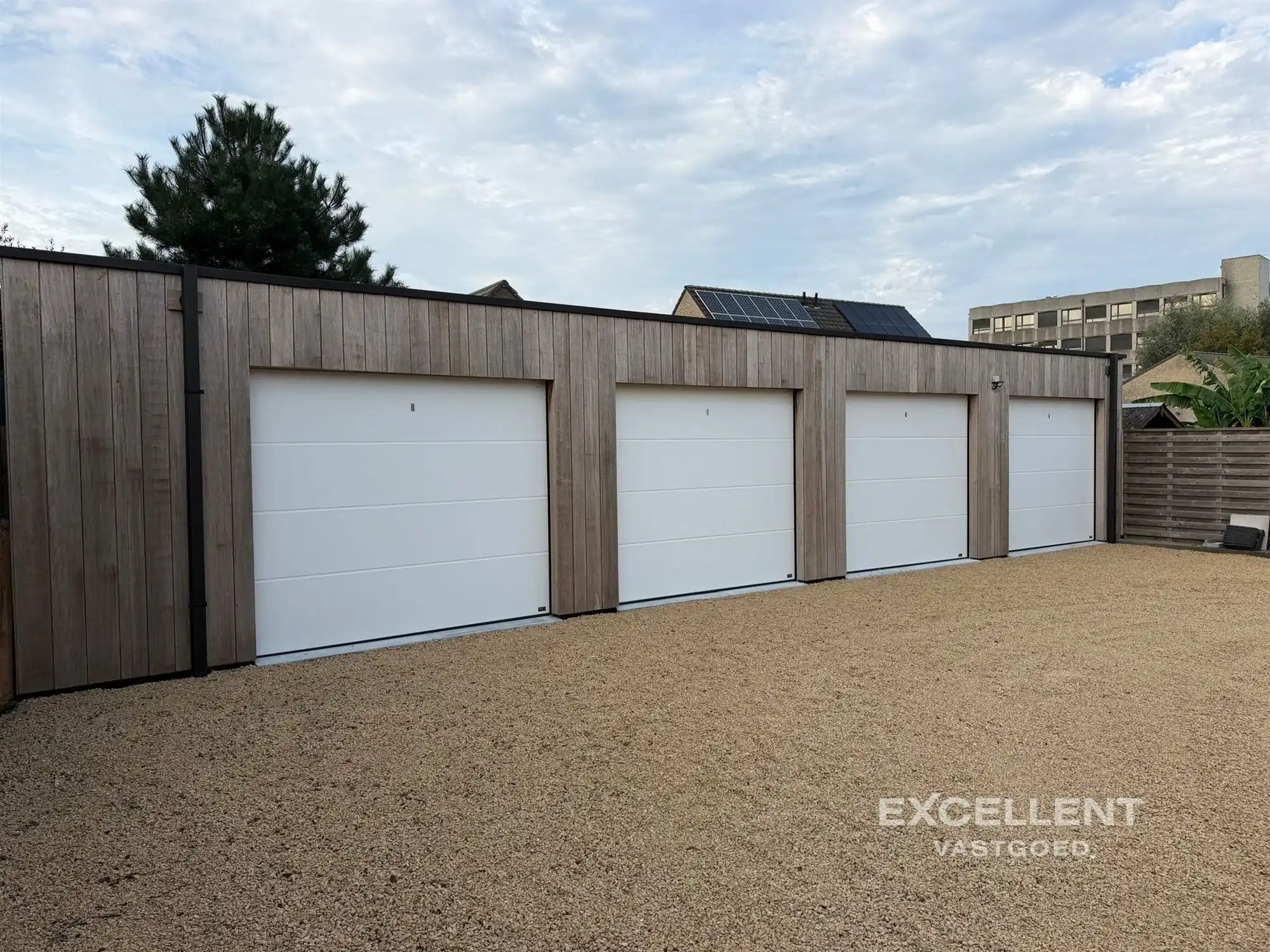 Ruim gerenoveerd 2-slaapkamer appartement te huur in Deinze foto 14