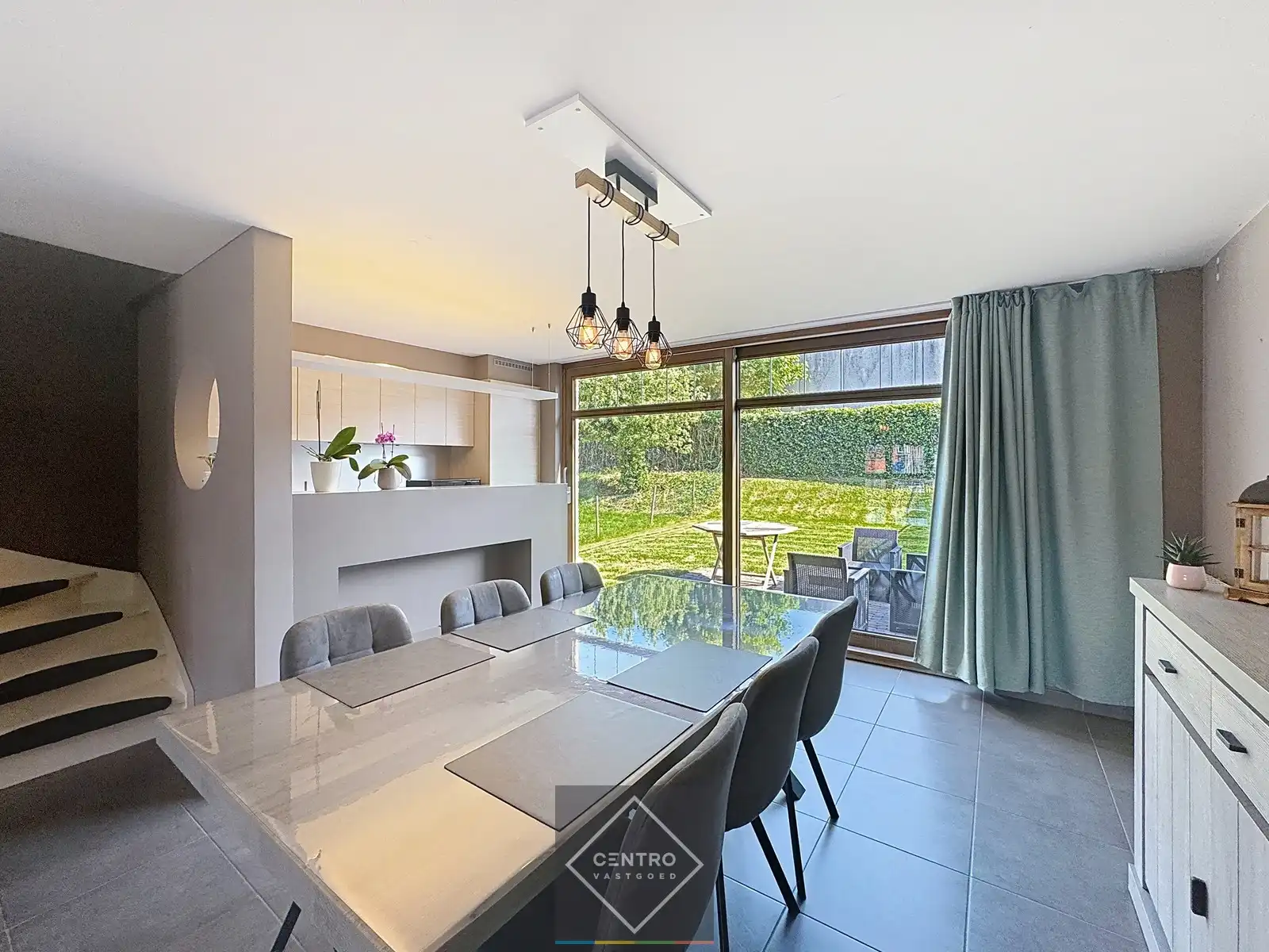 Leuke woning met alle COMFORT met 3 slpks, garage en ZUIDger. tuin! foto 5