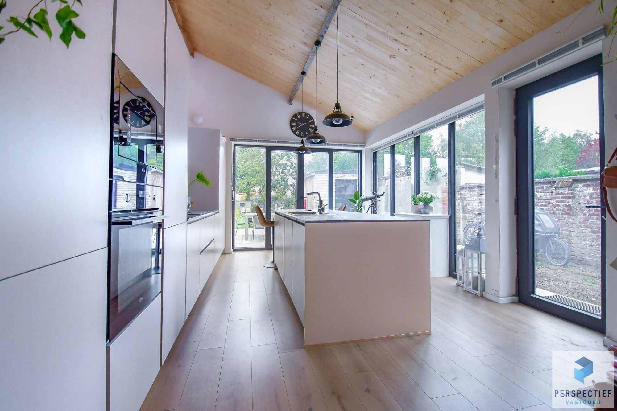 Uiterst GOED gelegen VERNIEUWDE woning met GROTE tuin foto 8