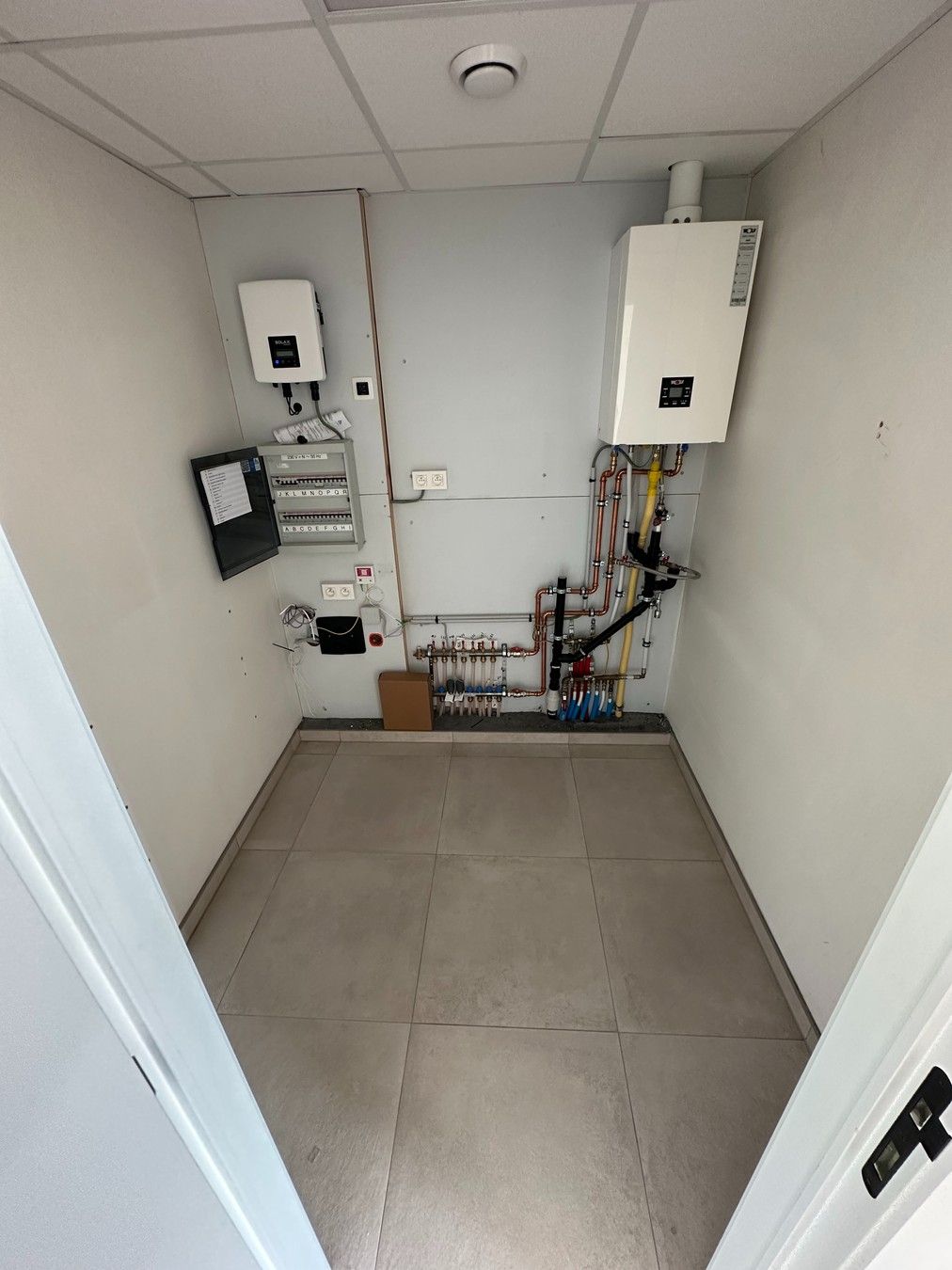 ENERGIEZUINIG NIEUWBOUW APPARTEMENT met Zonnepanelen, ZONNE-terras, private parkeerplaats en fietsenberging te huur in hartje Veldegem! foto 17