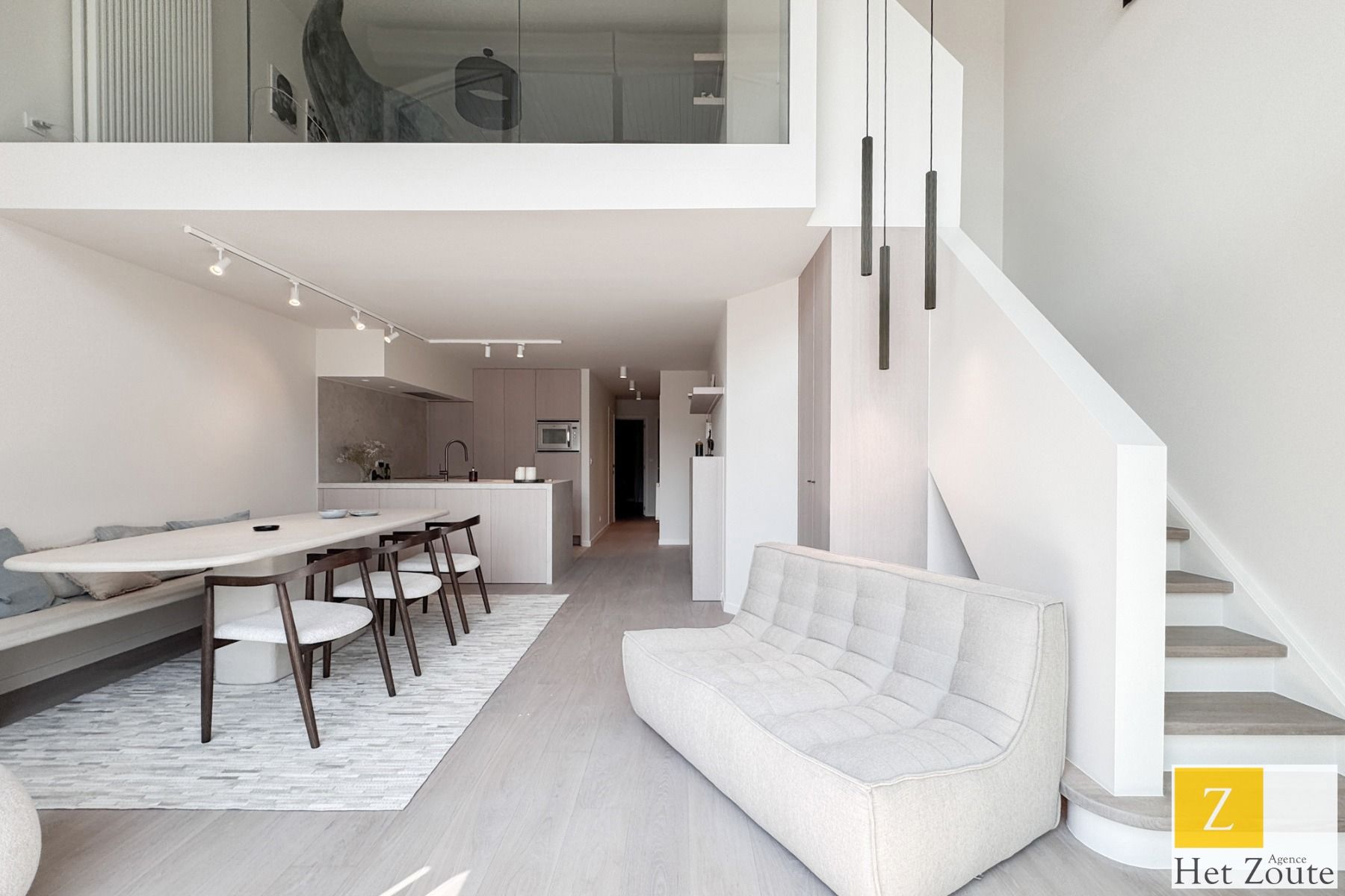 Gerenoveerd duplexappartement met ruim terras foto 4