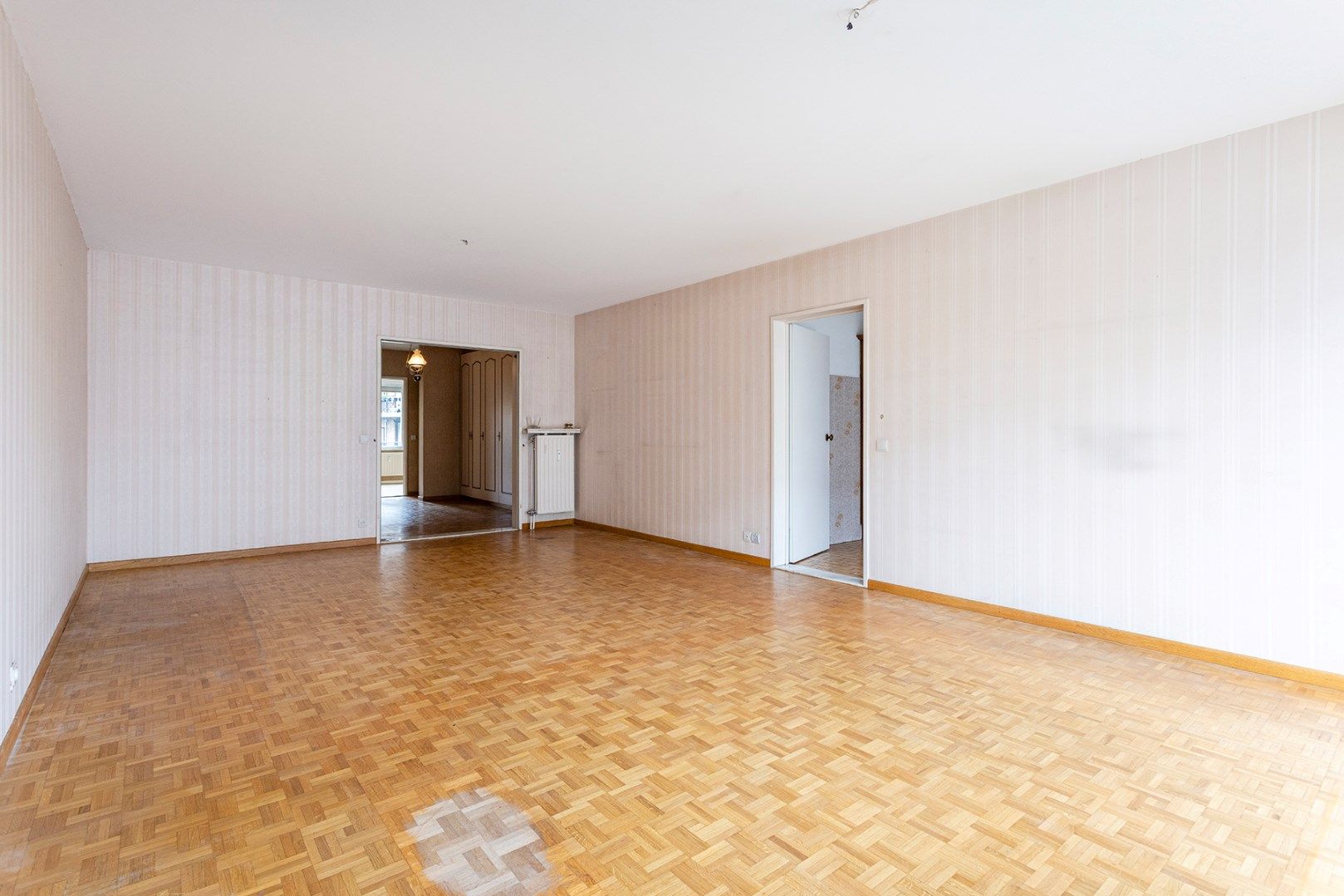 Ruim appartement met 3 slaapkamers en terras nabij Rivierenhof! foto {{pictureIndex}}