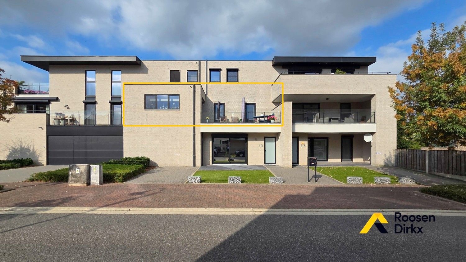 Ruim en kwalitatief appartement met 2 sk's, groot terras, parkeerplaats, berging. foto 2