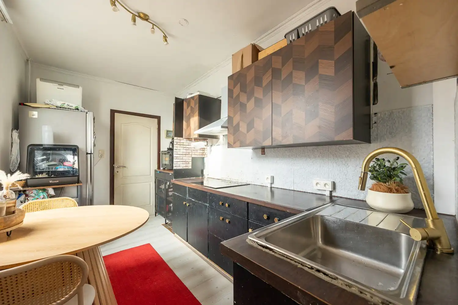 Ruime  op te frissen woning met 6 tot 8 slaapkamers en veelzijdige woonmogelijkheden foto 10