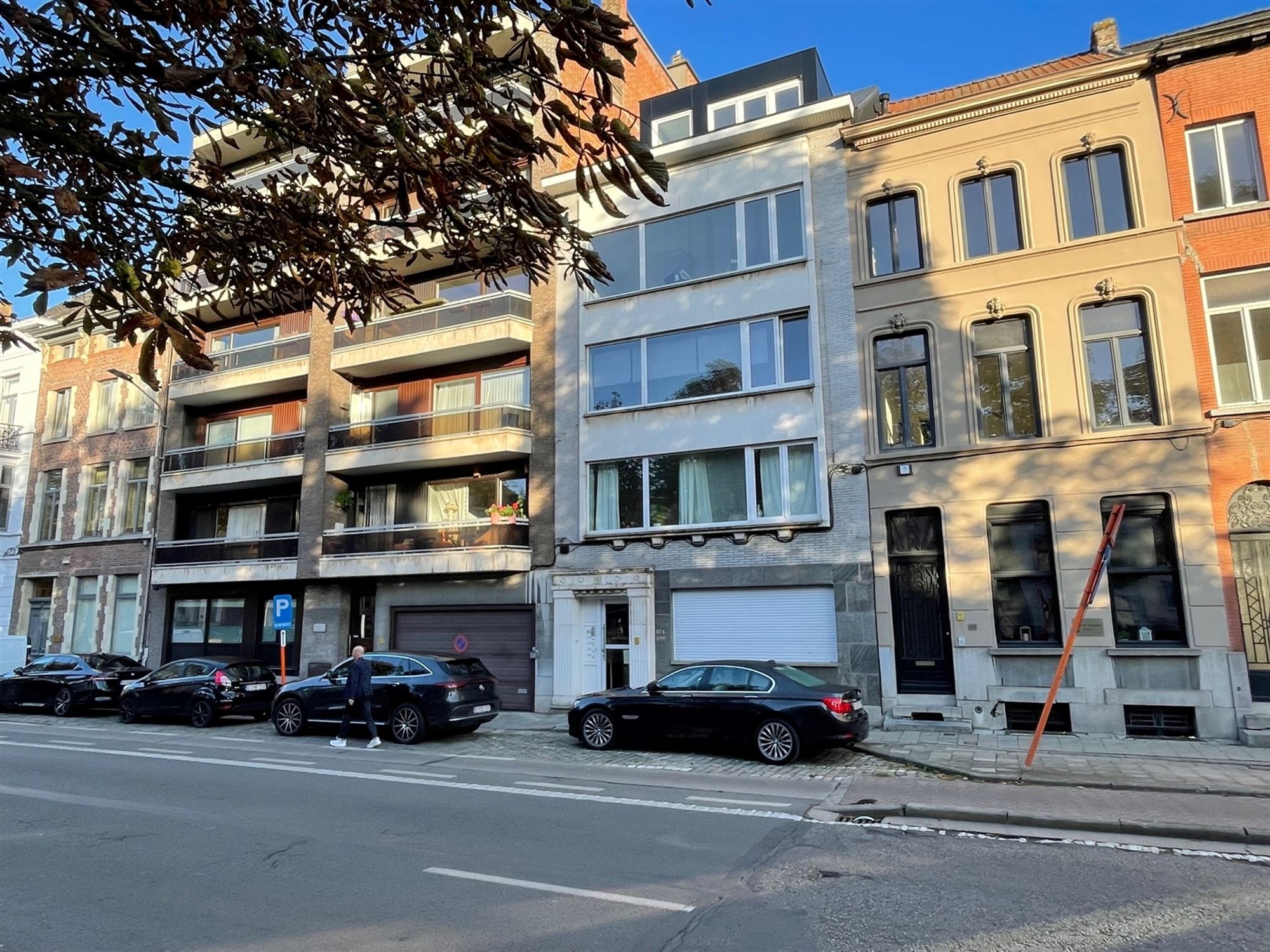 uniek gerenoveerd duplex appartement - ideaal voor co-housing  foto {{pictureIndex}}