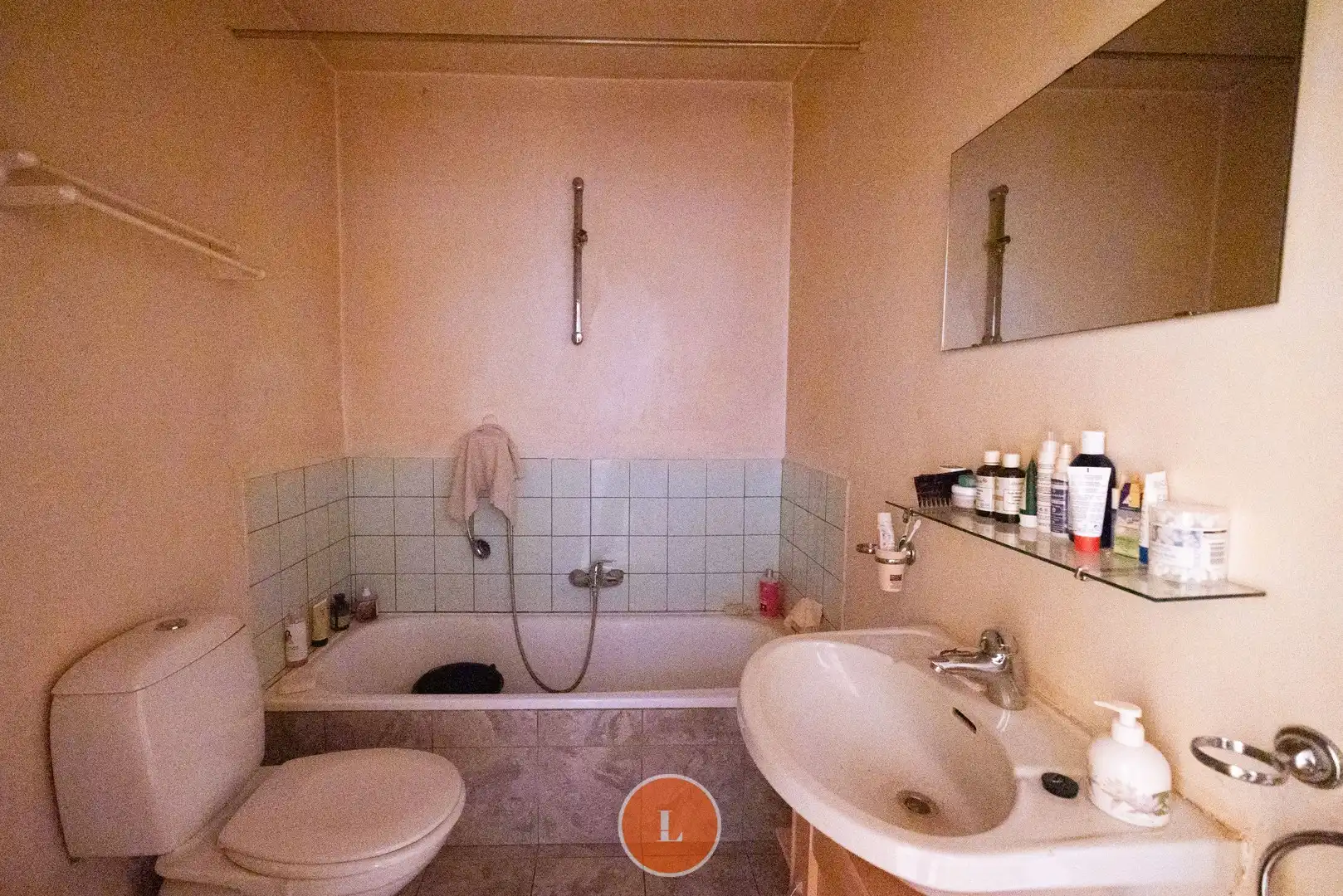 Opbrengsteigendom op het gelijkvloers 2 slaapkamer en garage in Roeselare. foto 8